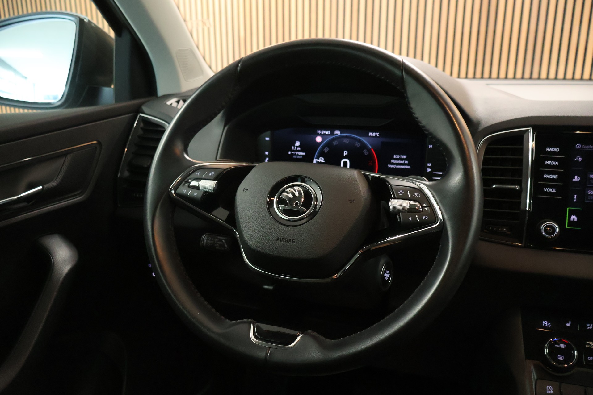 SKODA Karoq 1.5 TSI Ambition DSG-image-15