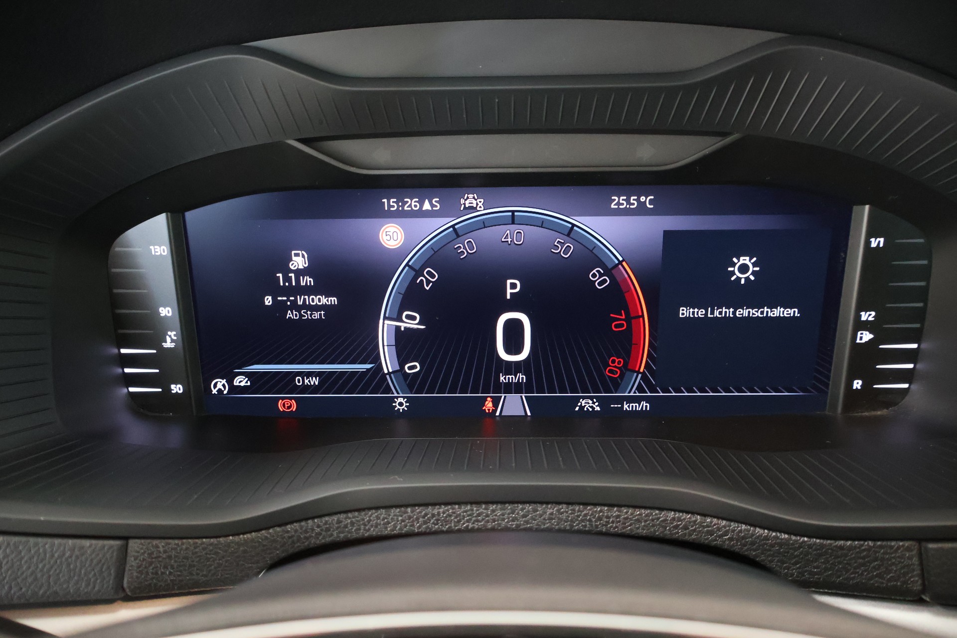 SKODA Karoq 1.5 TSI Ambition DSG-image-26