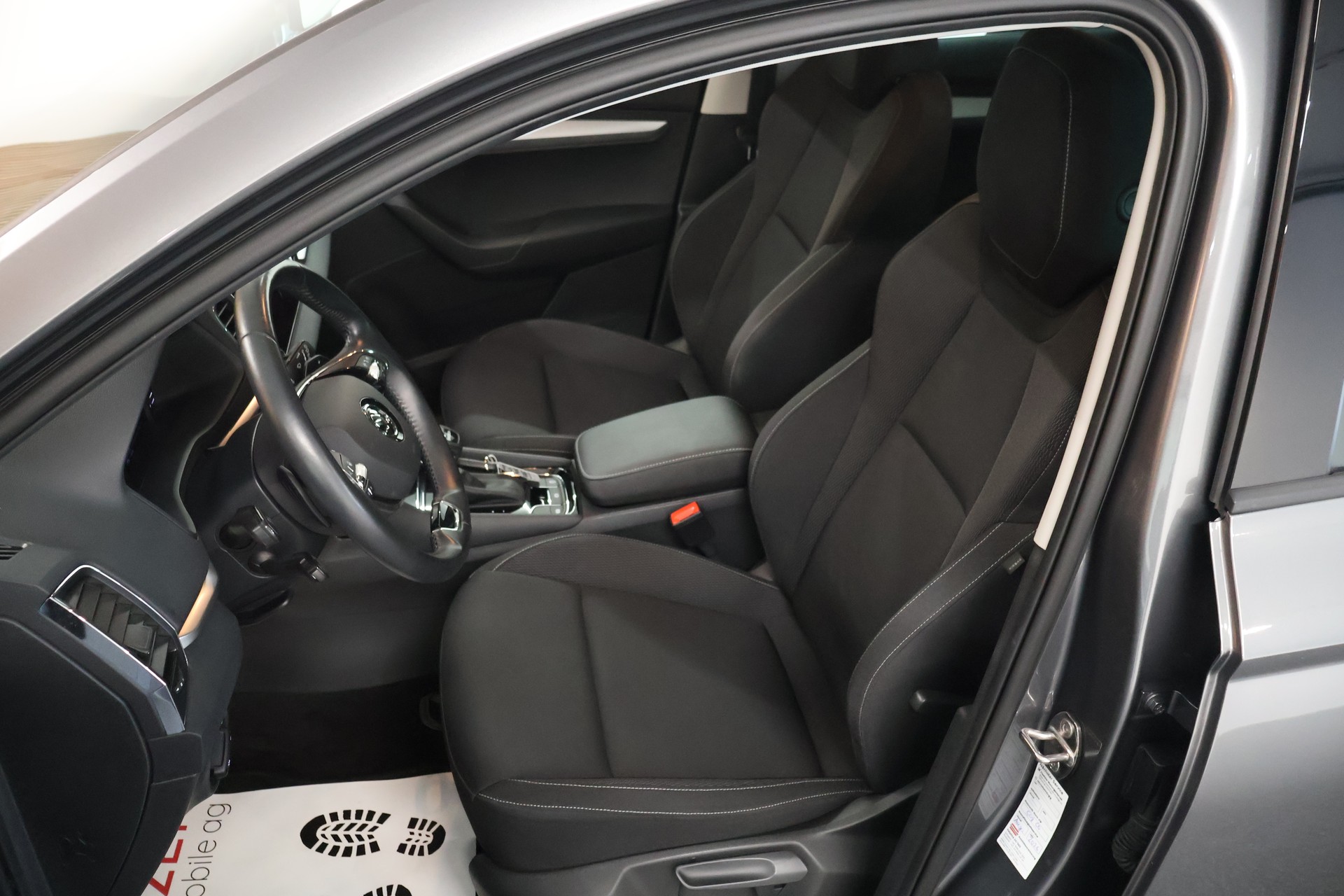 SKODA Karoq 1.5 TSI Ambition DSG-image-10