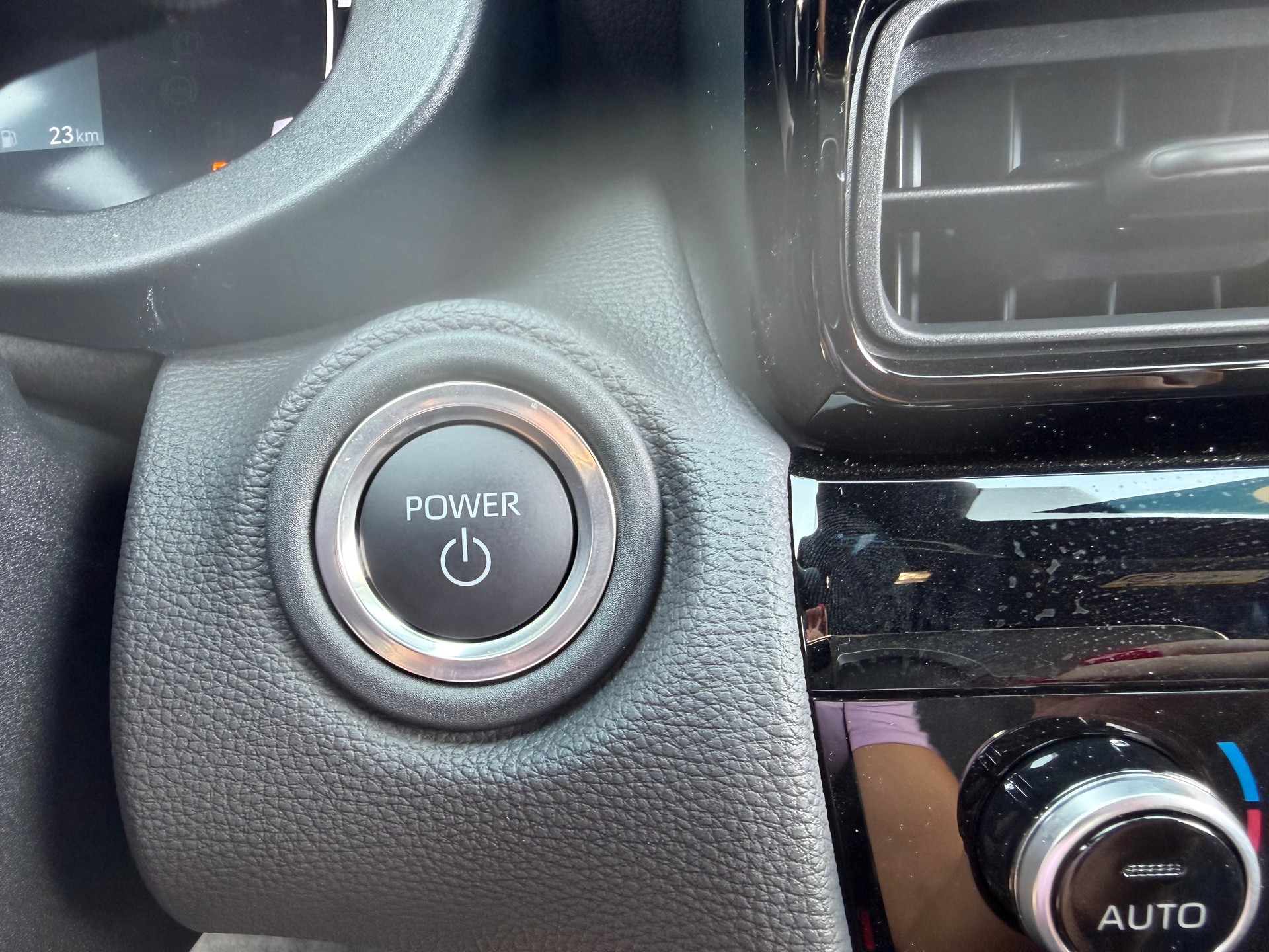 TOYOTA Yaris Cross 1.5 Trend e-CVT-image-13