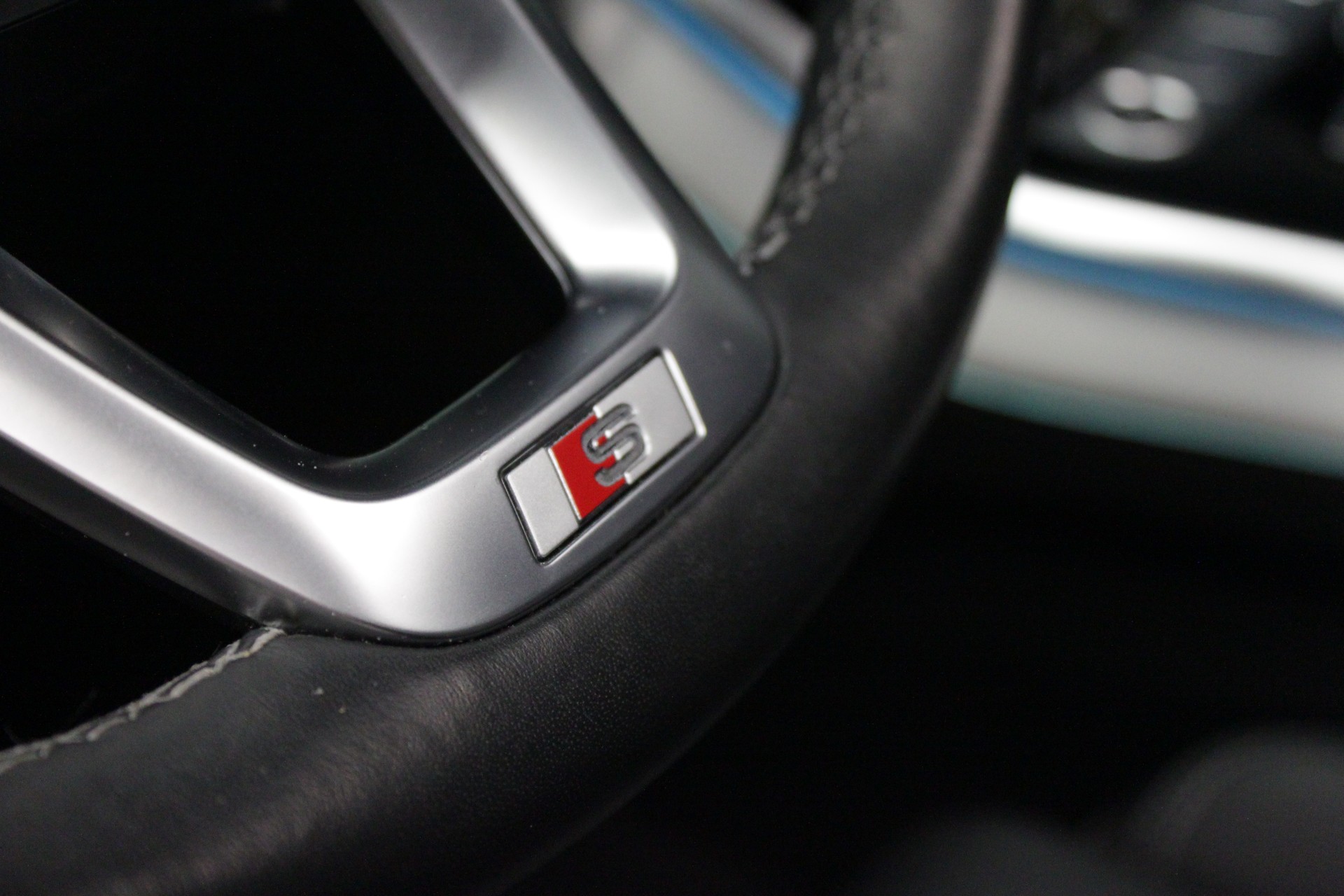 AUDI Q7 45 TDI quattro S Line tiptronic-image-18