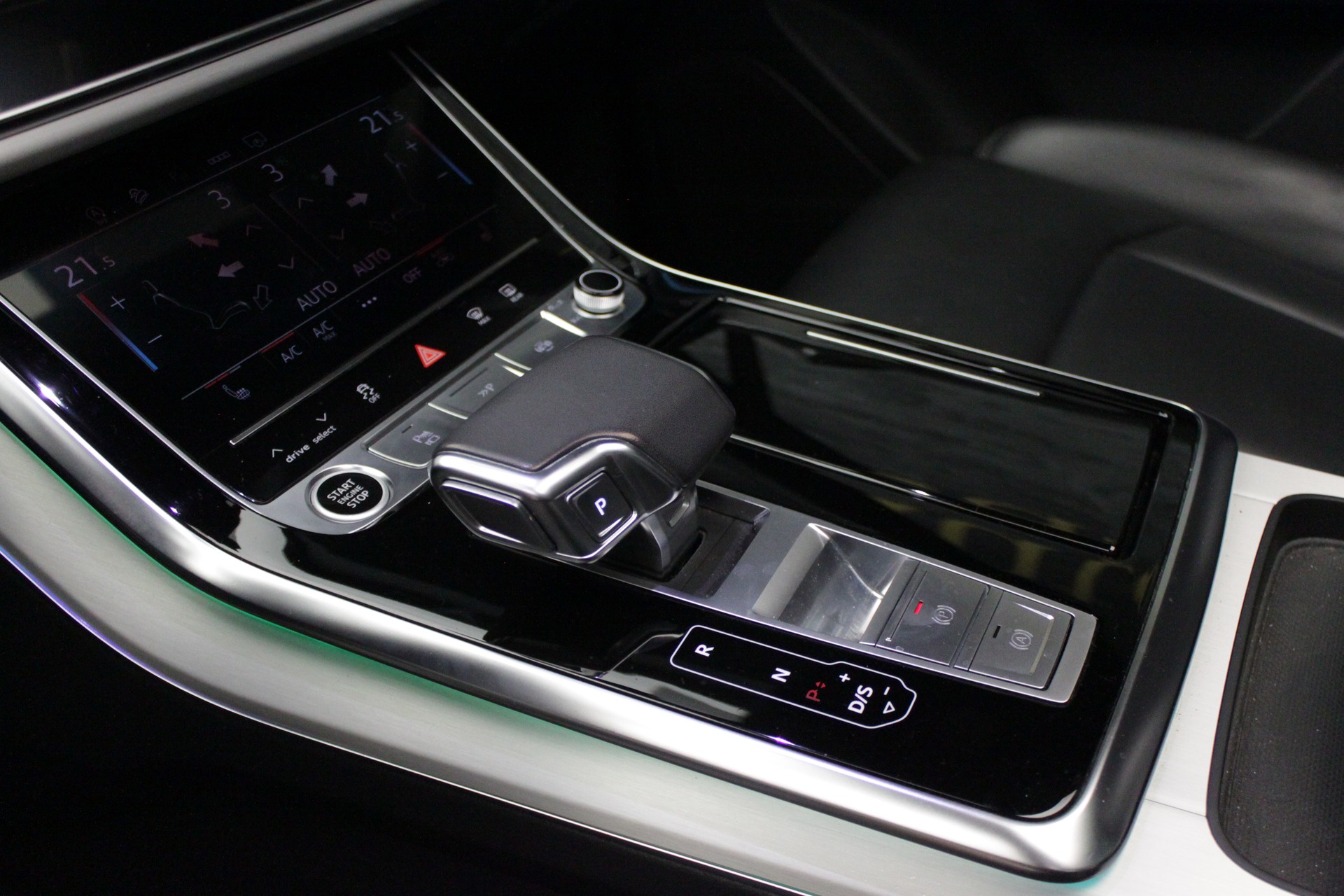 AUDI Q7 45 TDI quattro S Line tiptronic-image-16