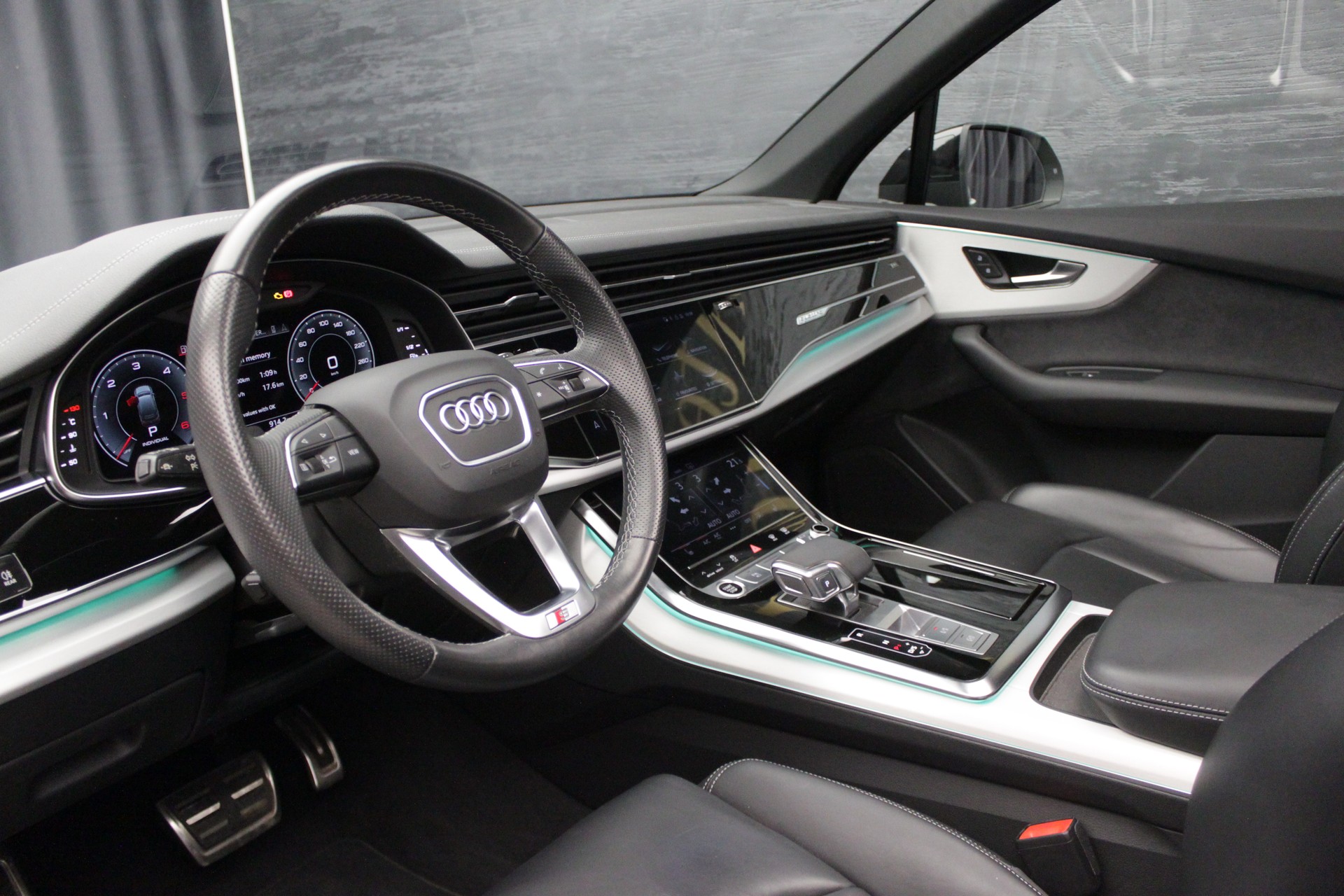 AUDI Q7 45 TDI quattro S Line tiptronic-image-17