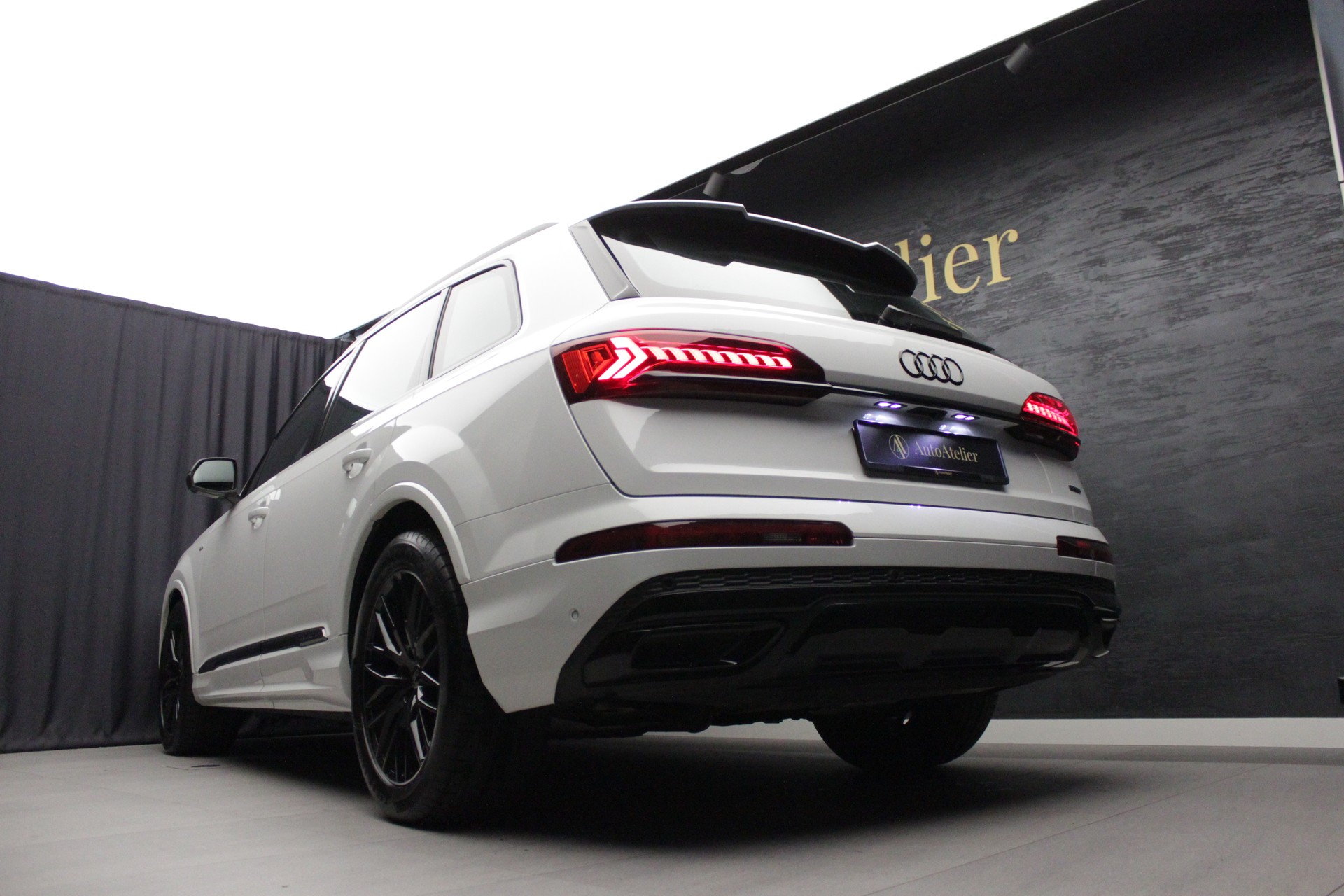 AUDI Q7 45 TDI quattro S Line tiptronic-image-9