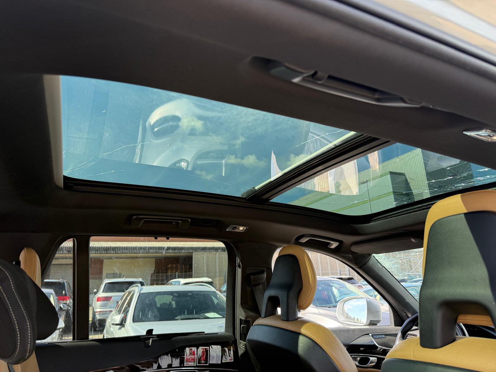 VOLVO XC90 2.0 D5 R-Design 7P. AWD-image-17