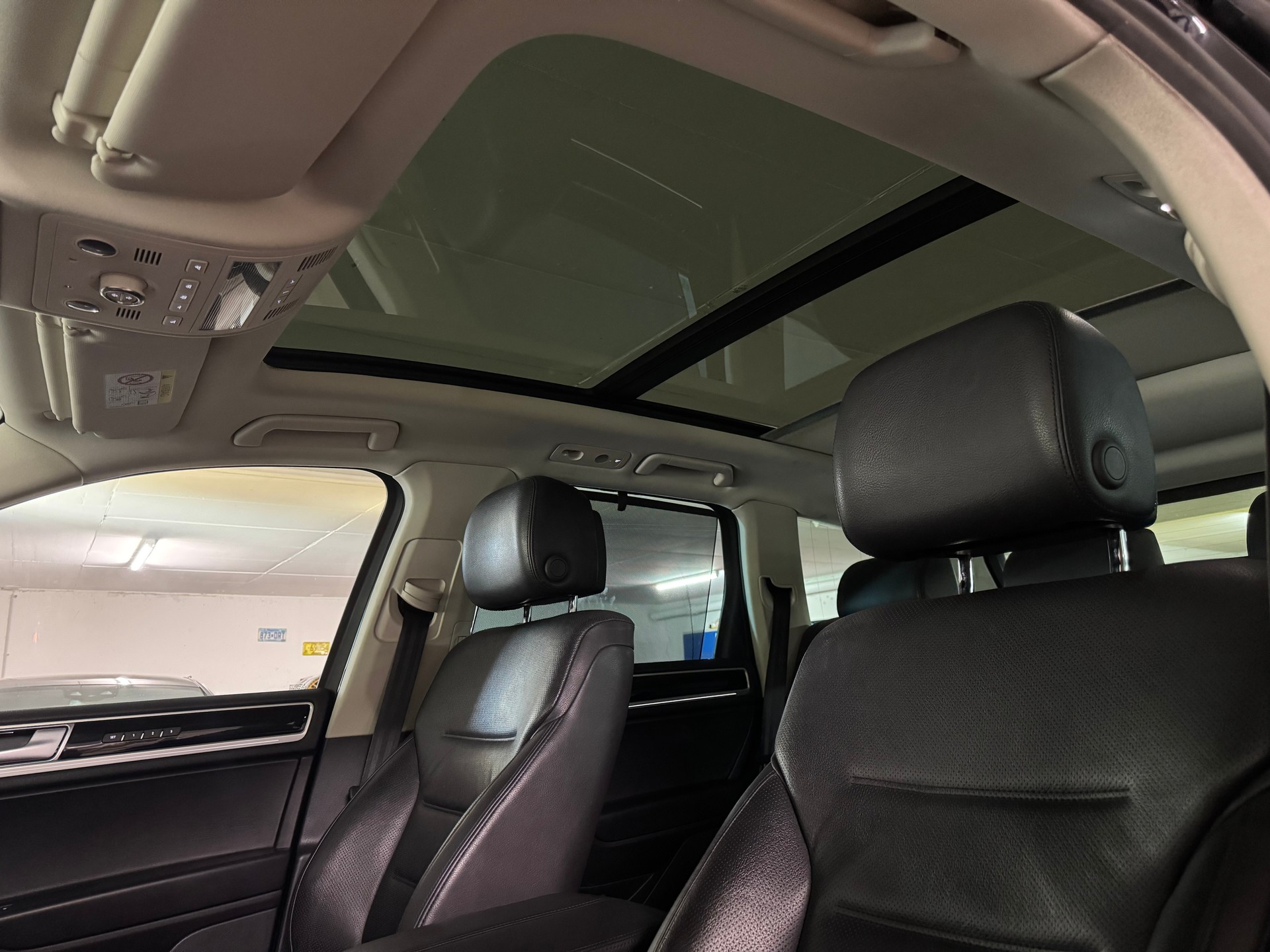 VW Touareg 3.0 TDI BMT R-Line Tiptronic, mit Anhängerkupplung-image-12