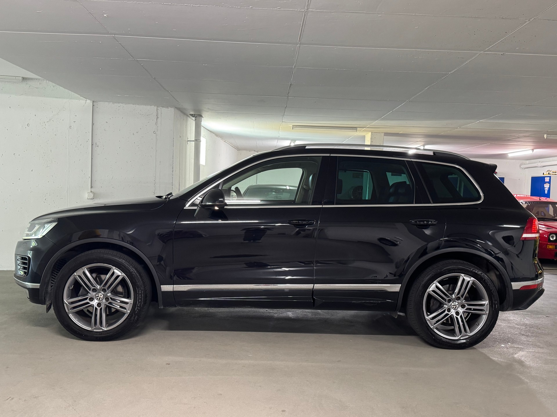 VW Touareg 3.0 TDI BMT R-Line Tiptronic, mit Anhängerkupplung-image-3