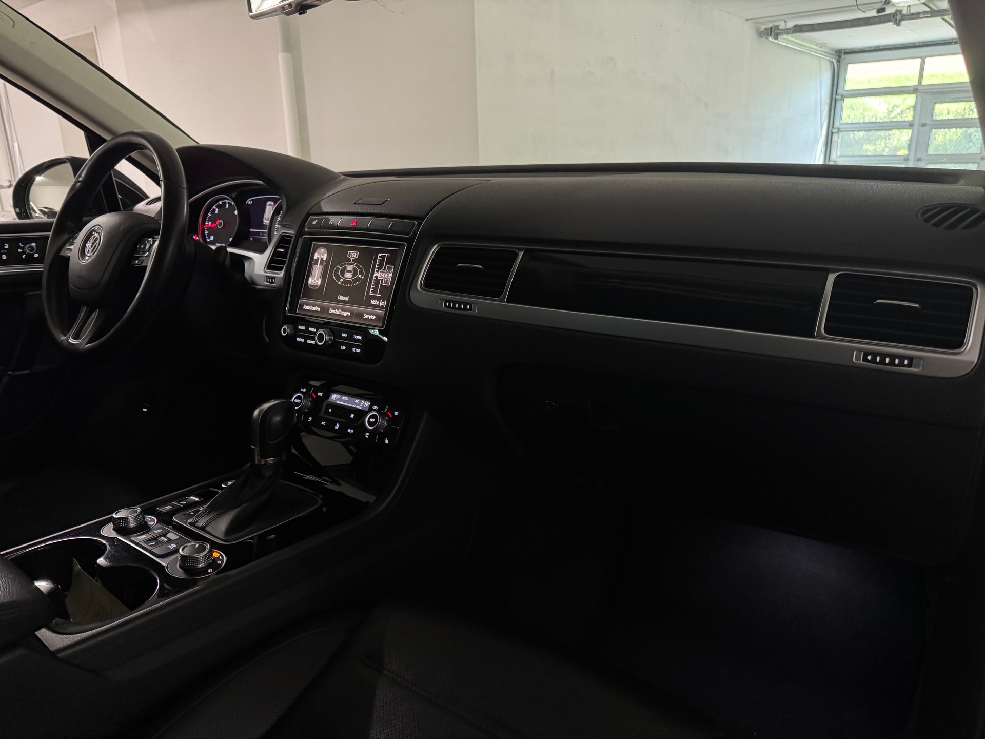 VW Touareg 3.0 TDI BMT R-Line Tiptronic, mit Anhängerkupplung-image-11