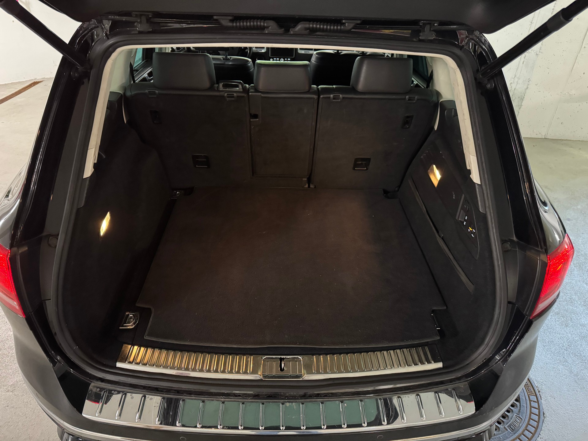 VW Touareg 3.0 TDI BMT R-Line Tiptronic, mit Anhängerkupplung-image-15