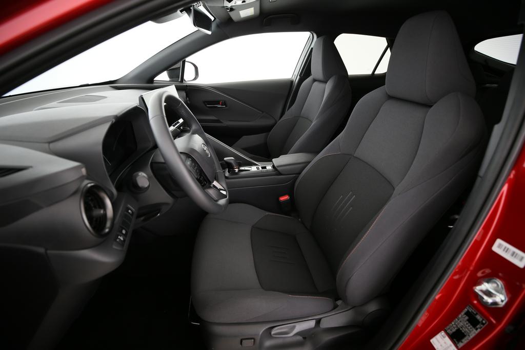 TOYOTA C-HR 2.0 PHEV Swiss Edition-image-3