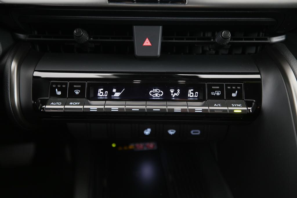 TOYOTA C-HR 2.0 PHEV Swiss Edition-image-7