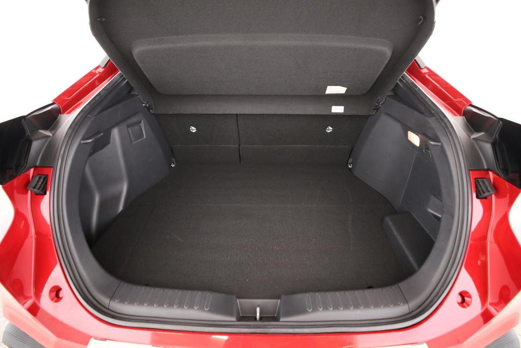 TOYOTA C-HR 2.0 PHEV Swiss Edition-image-12