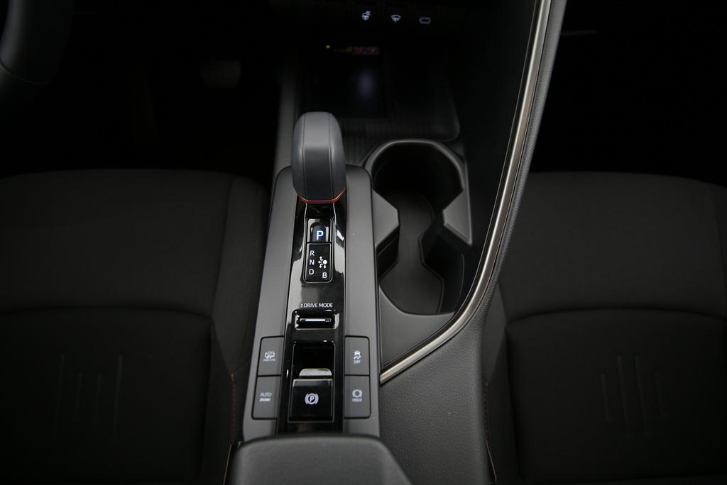 TOYOTA C-HR 2.0 PHEV Swiss Edition-image-8
