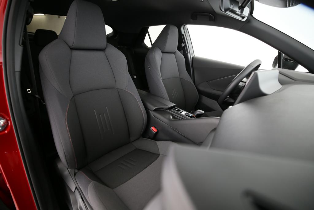 TOYOTA C-HR 2.0 PHEV Swiss Edition-image-10