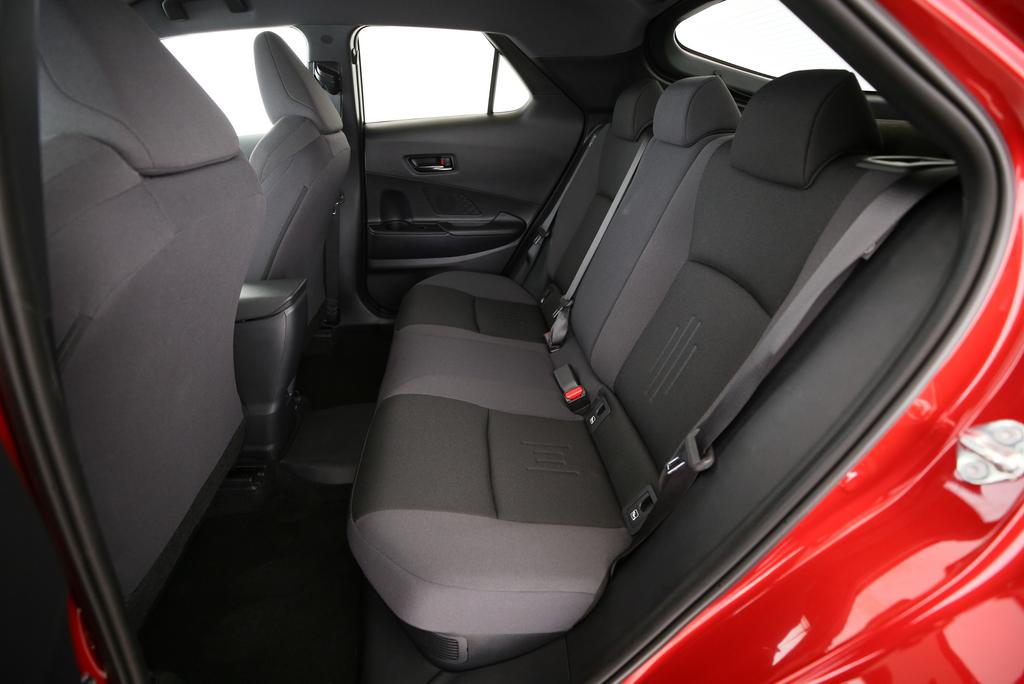 TOYOTA C-HR 2.0 PHEV Swiss Edition-image-9