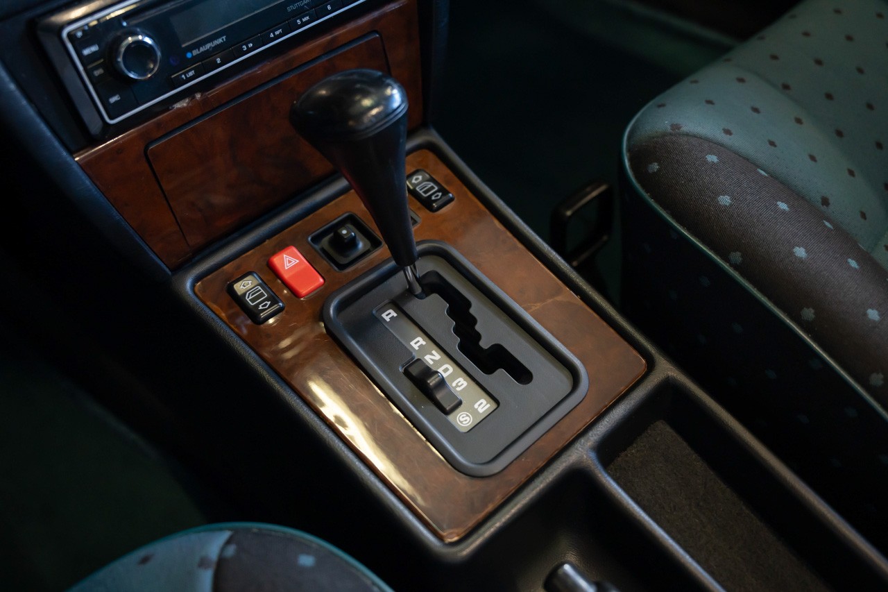 MERCEDES-BENZ 190 E 2.3 Automatic Sondermodell "VERDE"-image-23