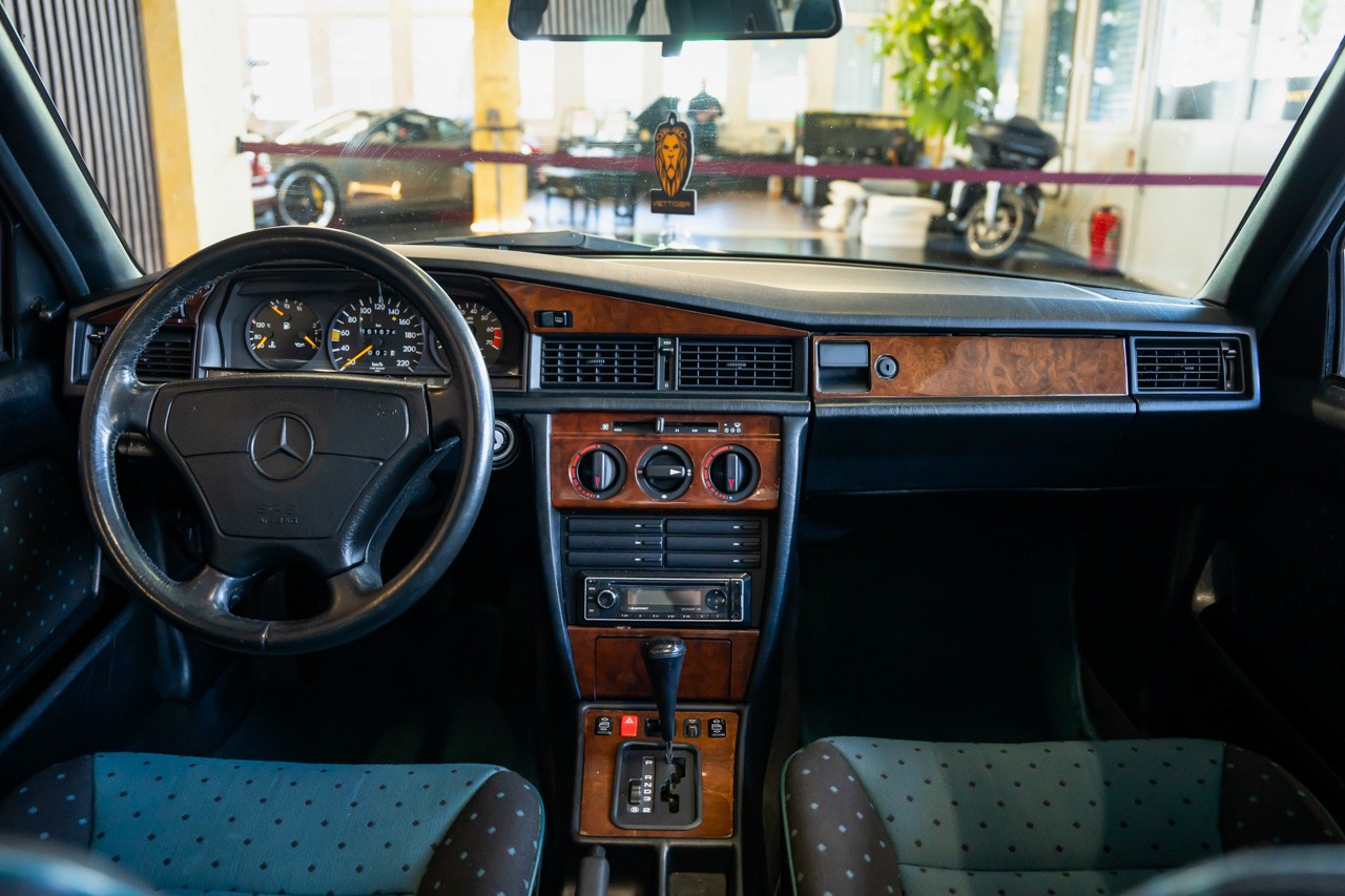 MERCEDES-BENZ 190 E 2.3 Automatic Sondermodell "VERDE"-image-10