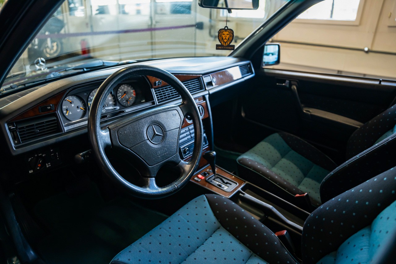 MERCEDES-BENZ 190 E 2.3 Automatic Sondermodell "VERDE"-image-11