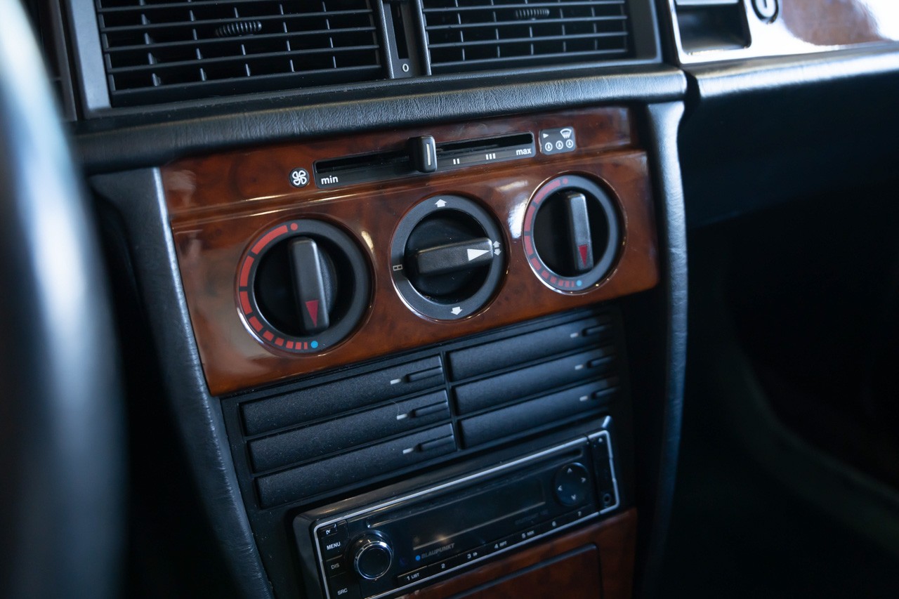 MERCEDES-BENZ 190 E 2.3 Automatic Sondermodell "VERDE"-image-20