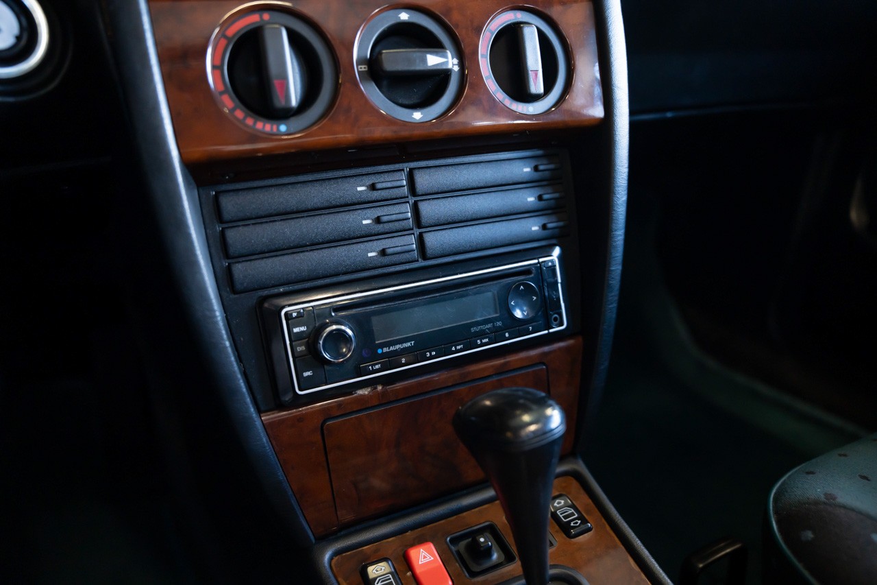 MERCEDES-BENZ 190 E 2.3 Automatic Sondermodell "VERDE"-image-21