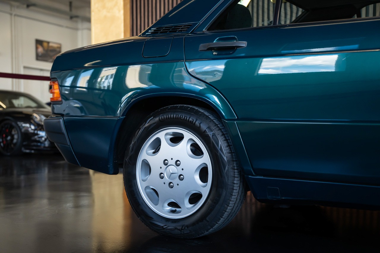 MERCEDES-BENZ 190 E 2.3 Automatic Sondermodell "VERDE"-image-9