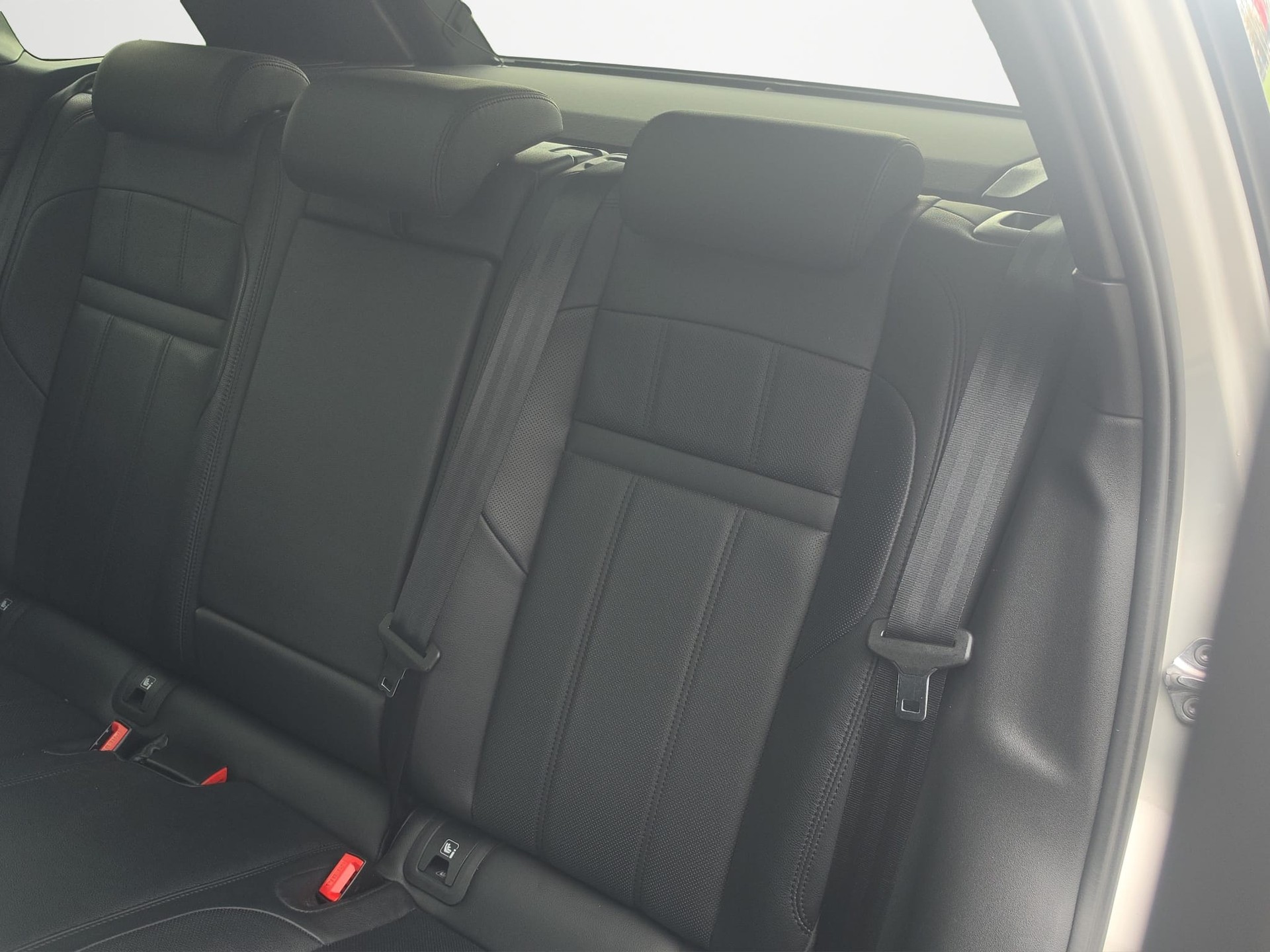 LAND ROVER Range Rover Evoque P 300e SE AT8-image-11