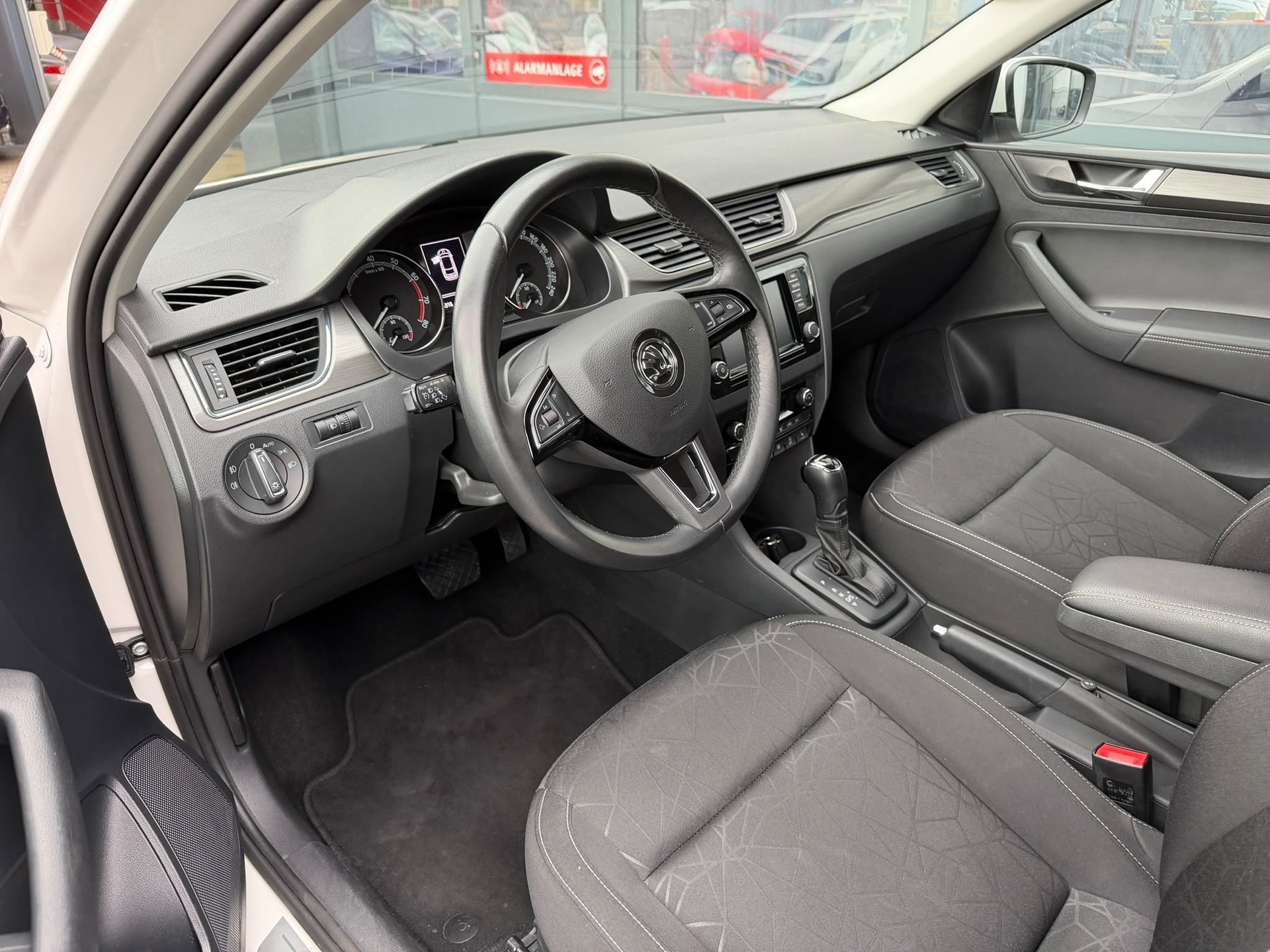 SKODA Rapid Spaceback 1.0 TSI Ambition DSG-image-8