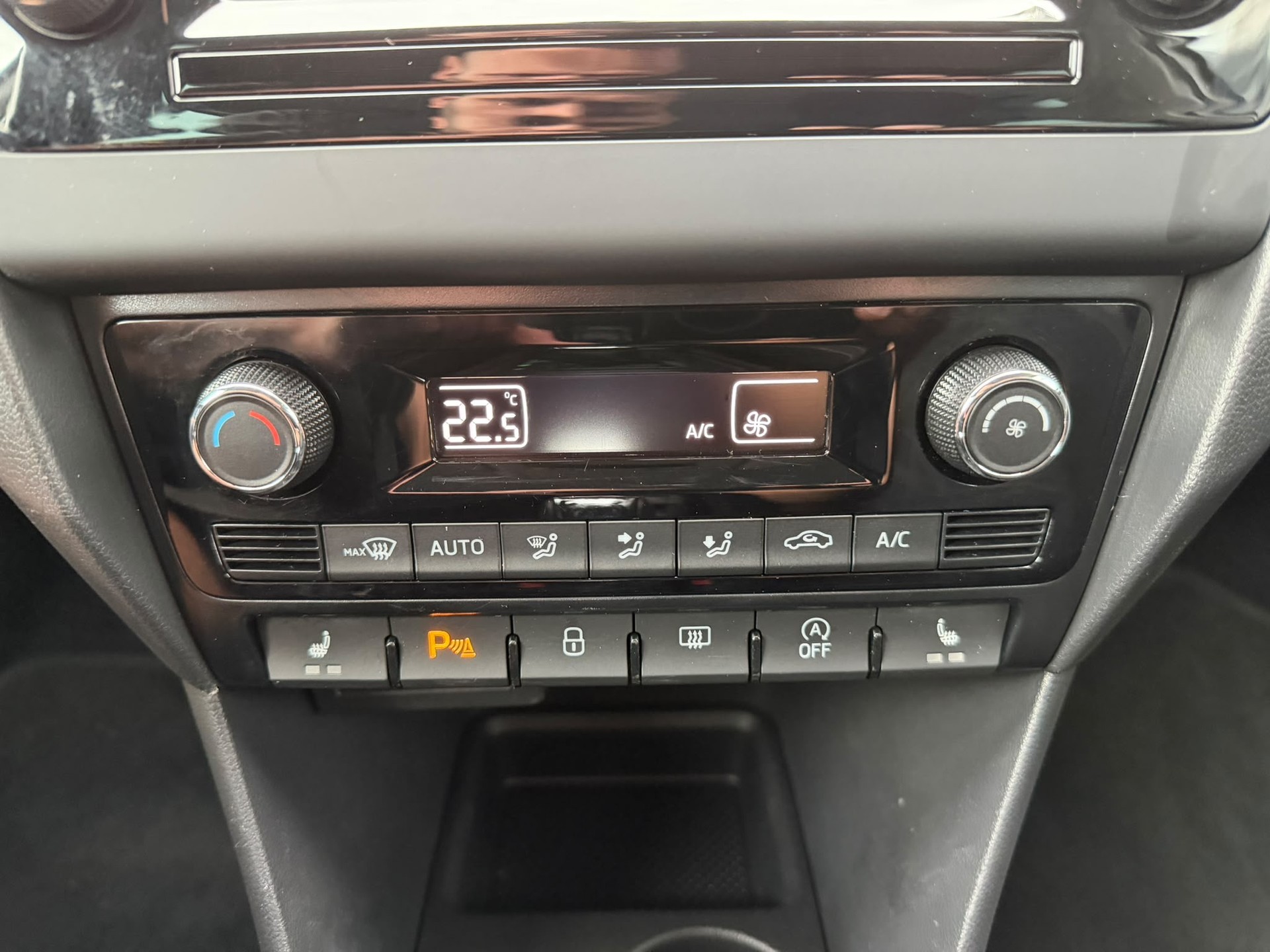 SKODA Rapid Spaceback 1.0 TSI Ambition DSG-image-13