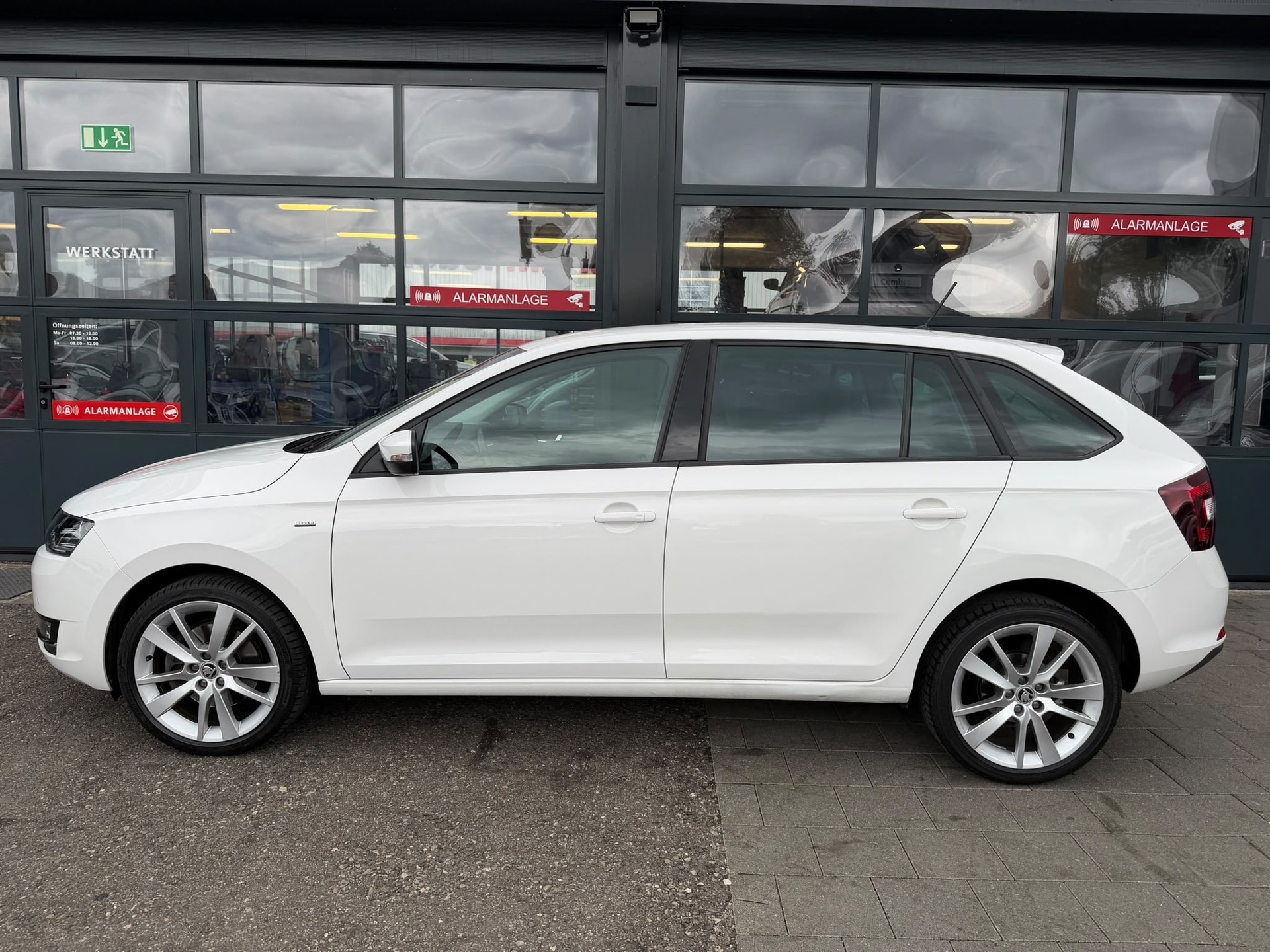SKODA Rapid Spaceback 1.0 TSI Ambition DSG-image-2