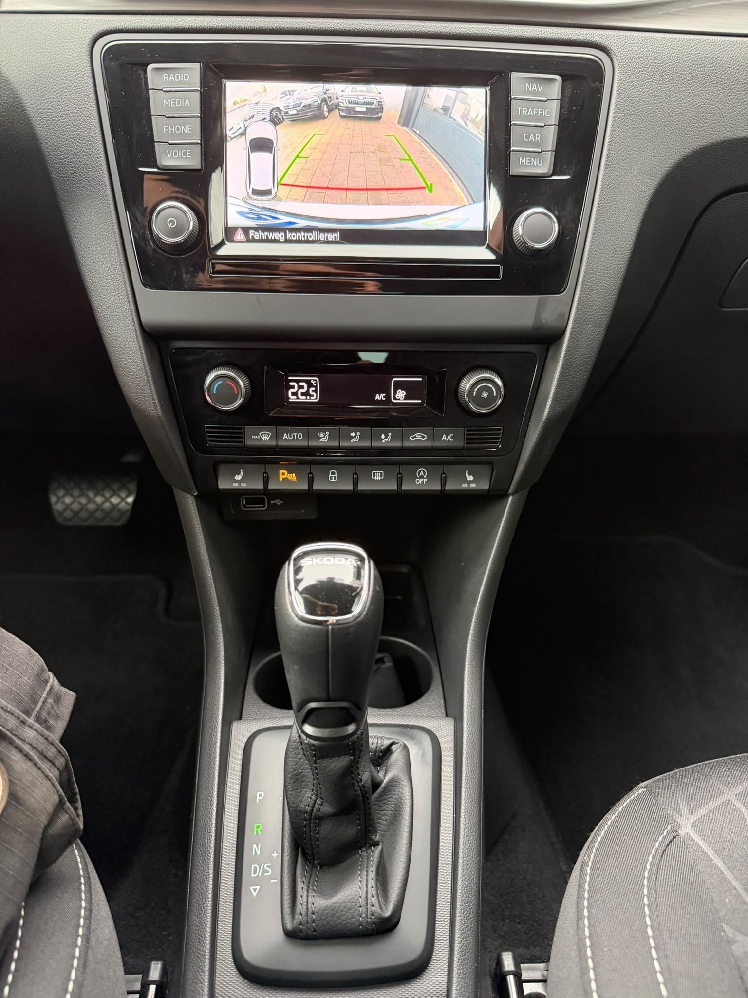 SKODA Rapid Spaceback 1.0 TSI Ambition DSG-image-14