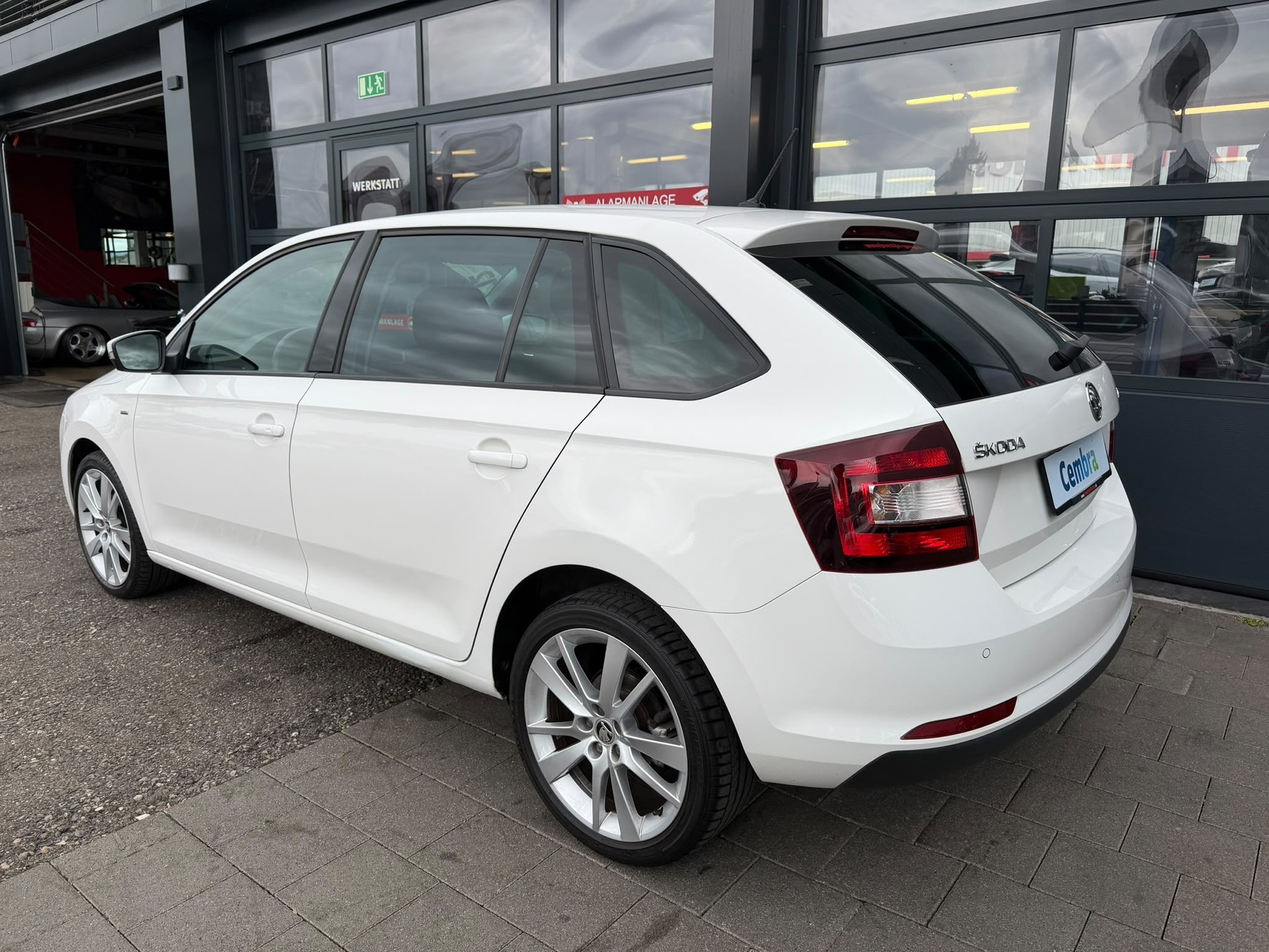 SKODA Rapid Spaceback 1.0 TSI Ambition DSG-image-3