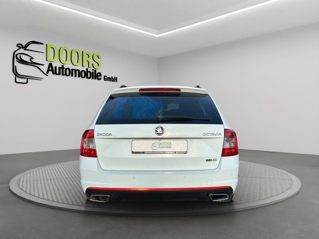 SKODA Octavia Combi 2.0 TDI RS-image-4