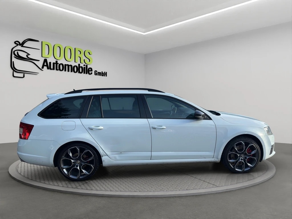 SKODA Octavia Combi 2.0 TDI RS-image-6