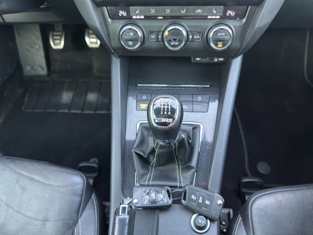 SKODA Octavia Combi 2.0 TDI RS-image-11