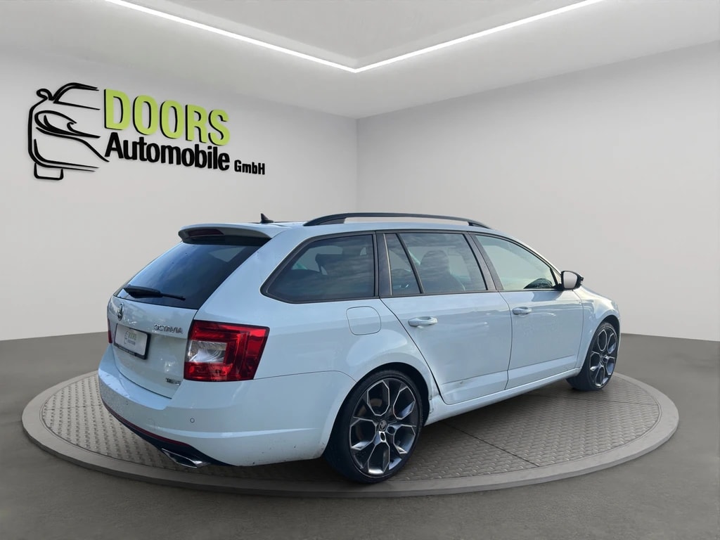 SKODA Octavia Combi 2.0 TDI RS-image-5