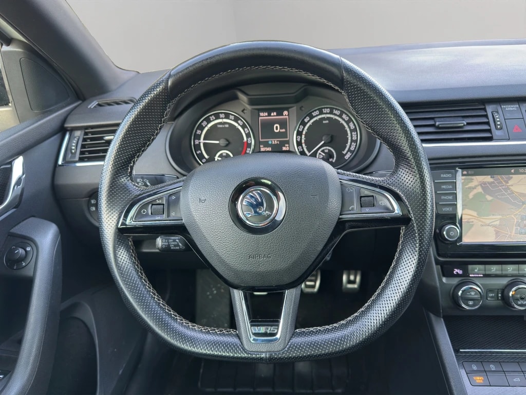 SKODA Octavia Combi 2.0 TDI RS-image-13