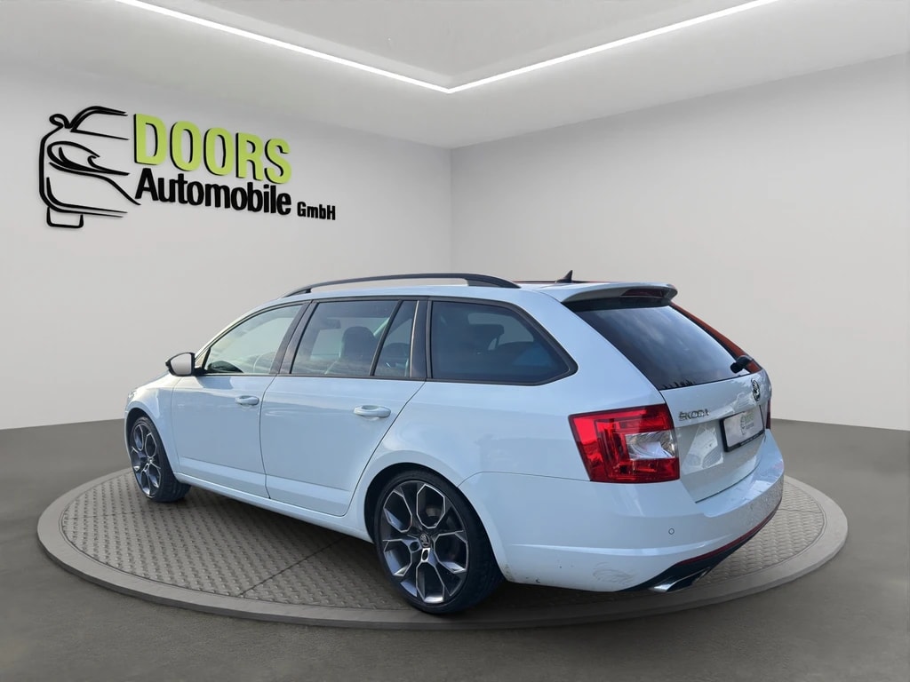 SKODA Octavia Combi 2.0 TDI RS-image-3