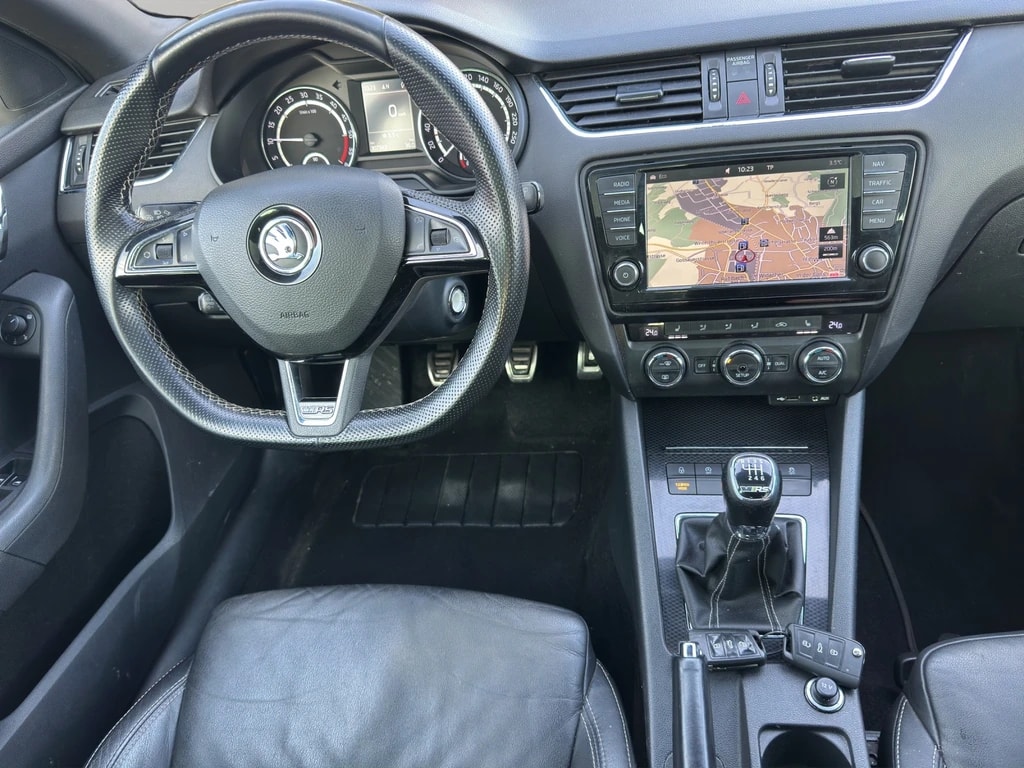 SKODA Octavia Combi 2.0 TDI RS-image-10