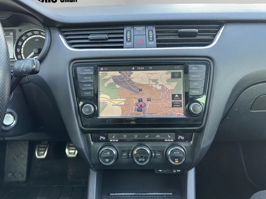 SKODA Octavia Combi 2.0 TDI RS-image-12