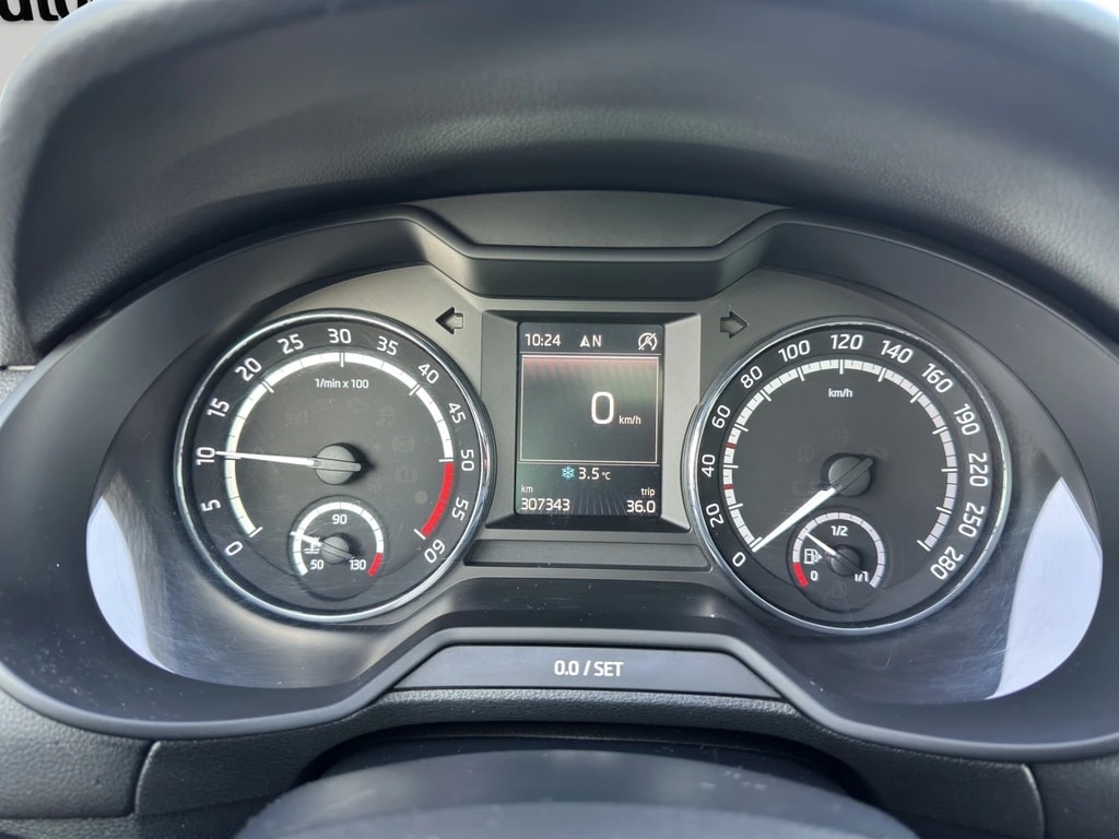 SKODA Octavia Combi 2.0 TDI RS-image-14