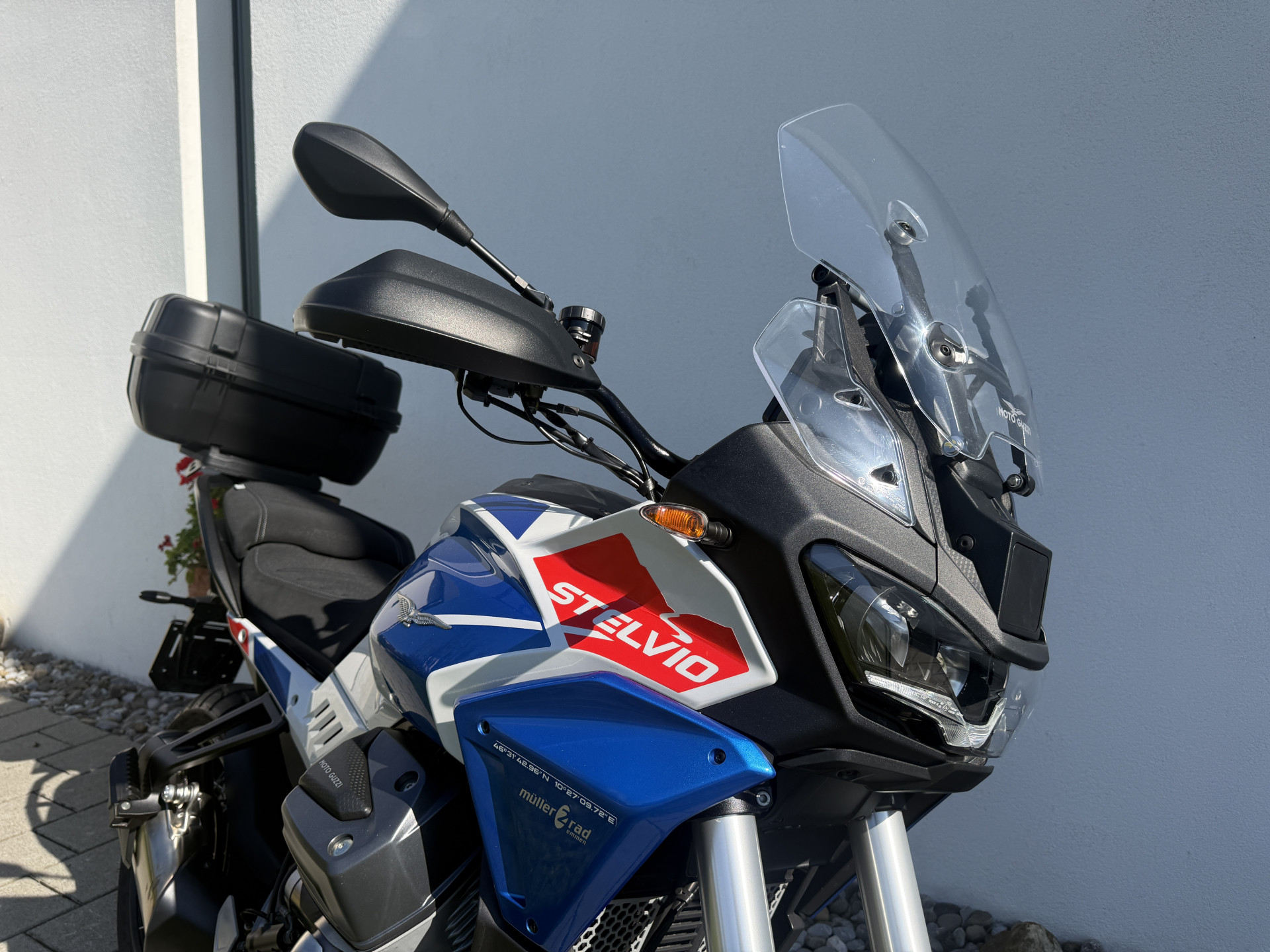 MOTO GUZZI Stelvio Duecento Tributo-showroom-element-2