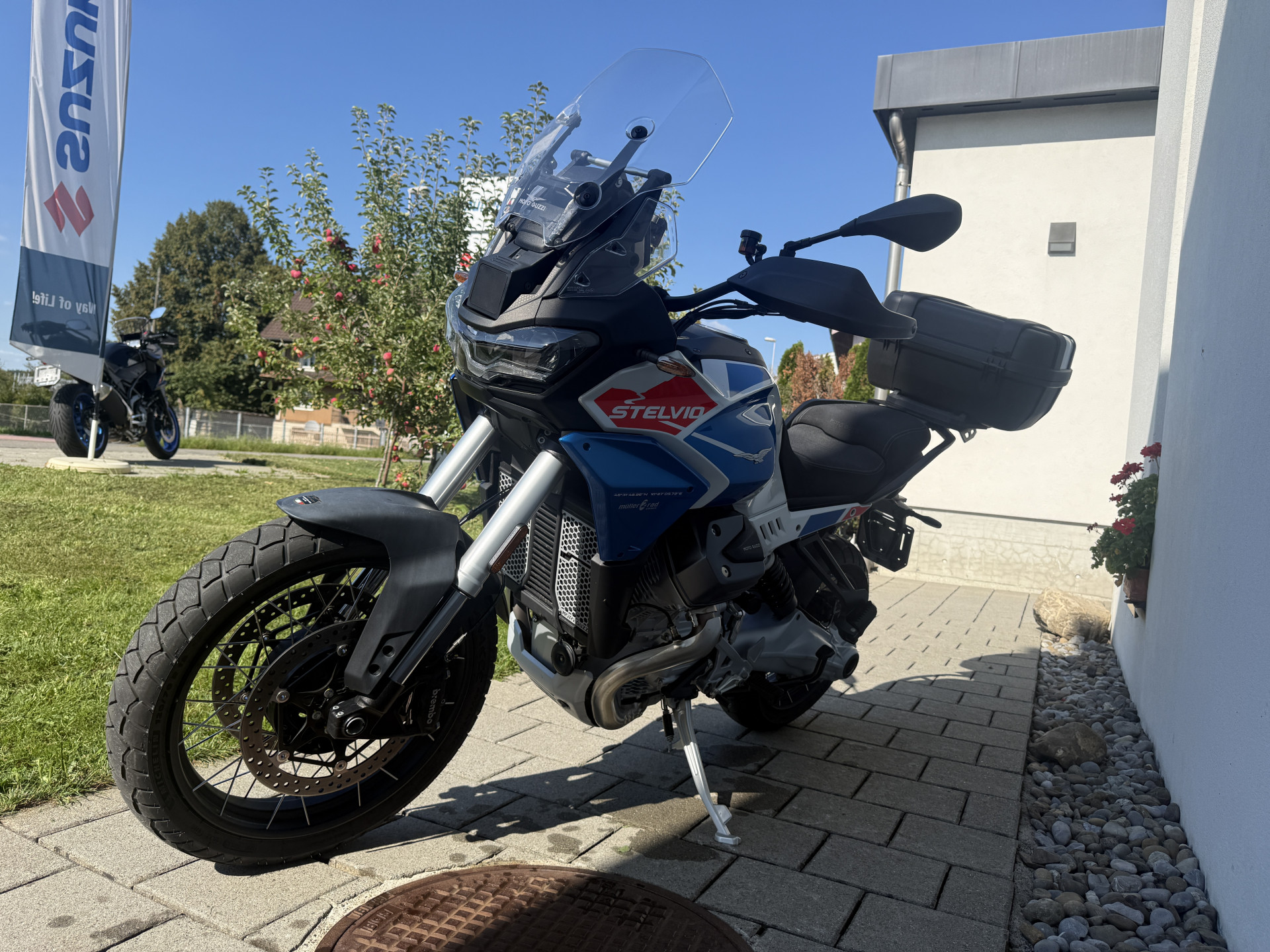 MOTO GUZZI Stelvio Duecento Tributo-showroom-element-3