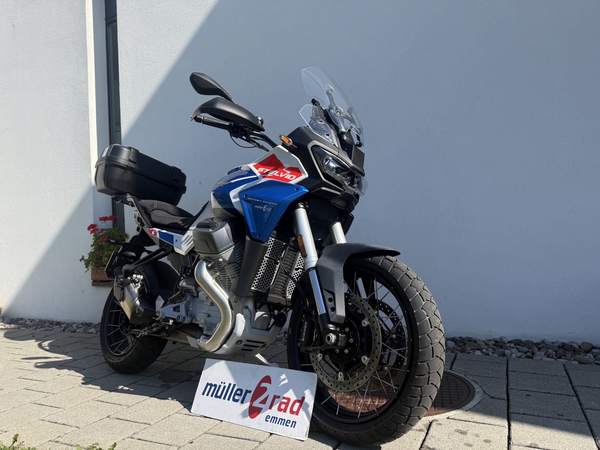 MOTO GUZZI Stelvio Duecento Tributo-showroom-element-1