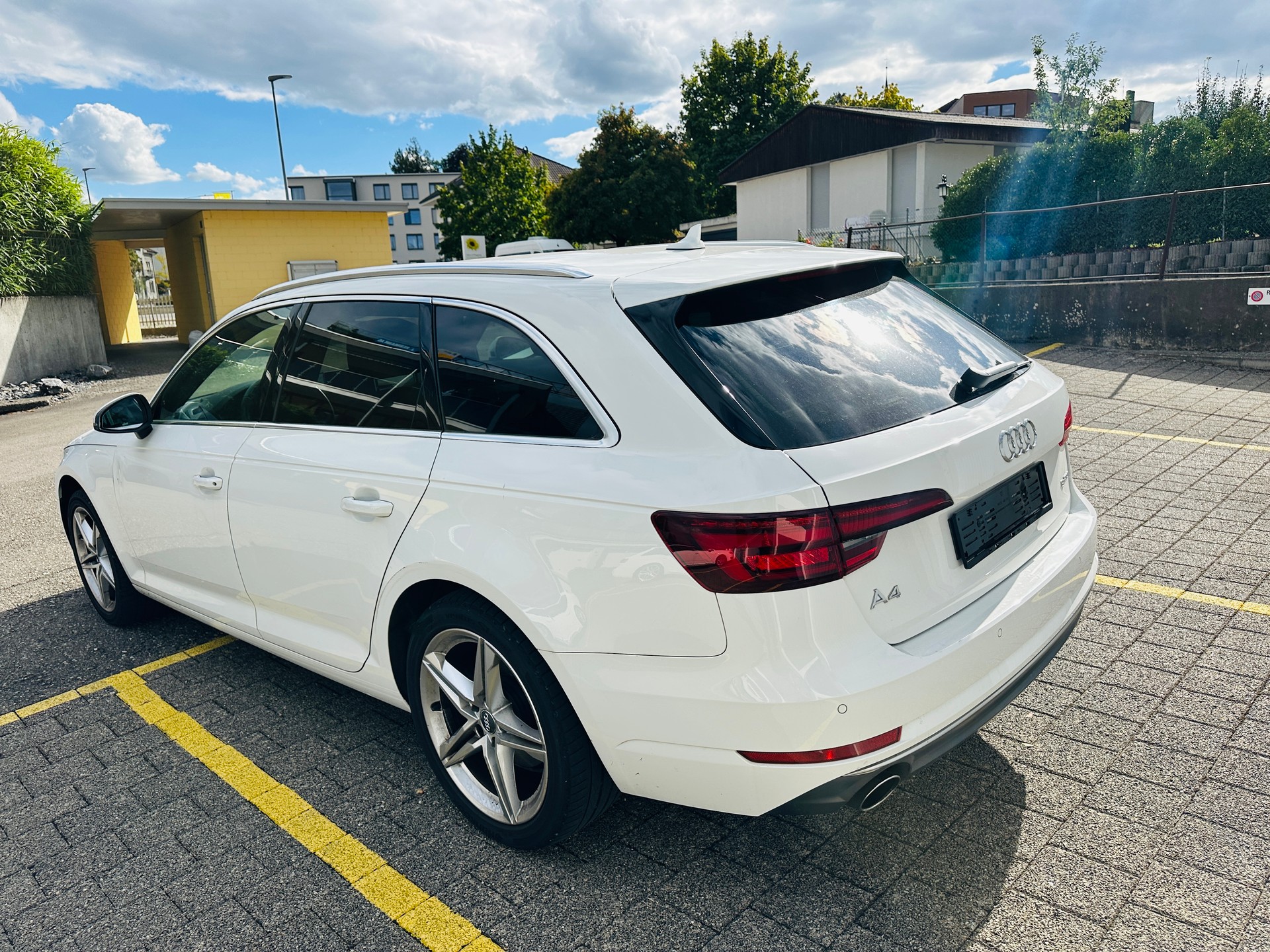 AUDI A4 Avant 2.0 TFSI g-tron Sport S-tronic-image-5