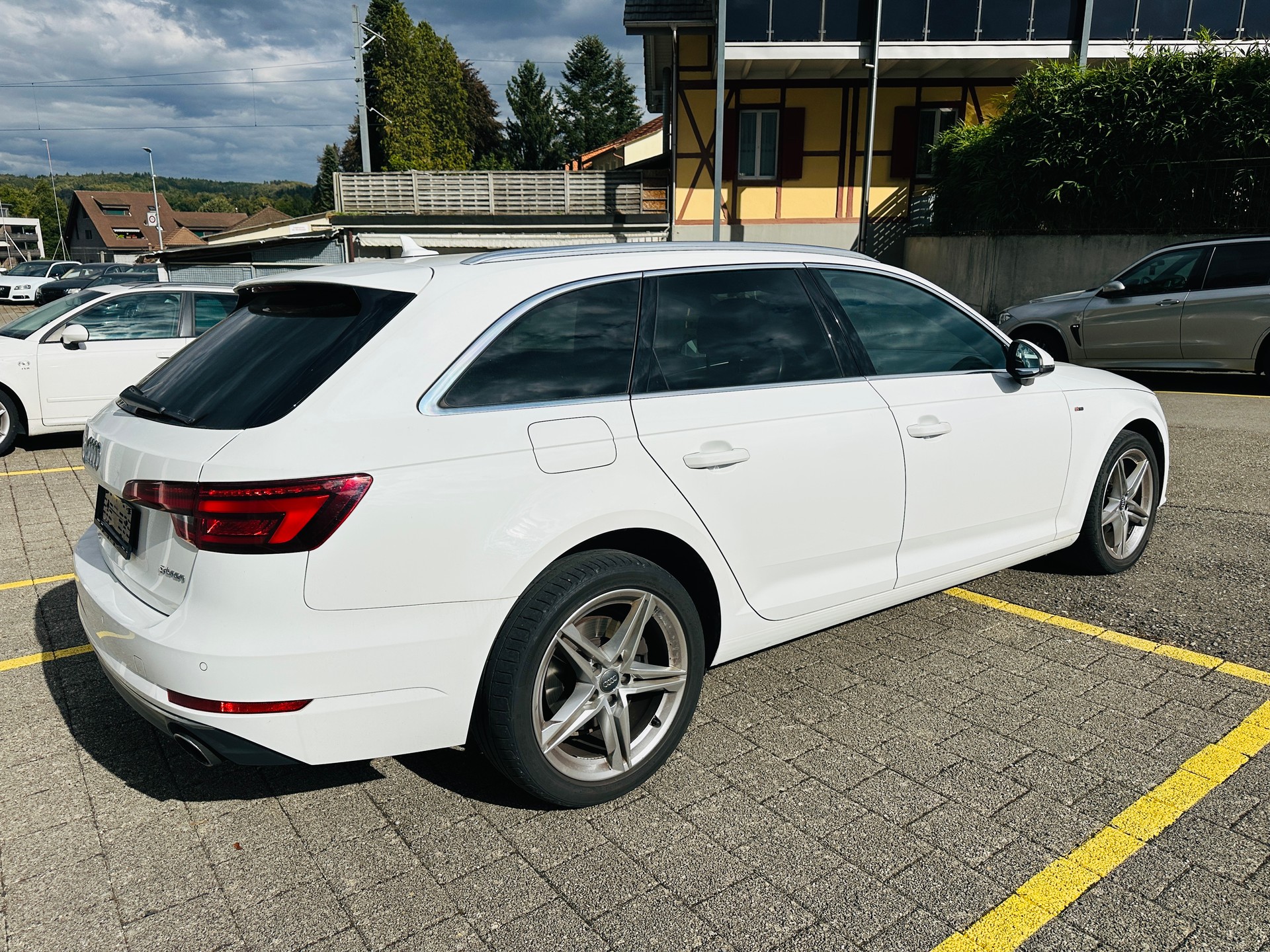 AUDI A4 Avant 2.0 TFSI g-tron Sport S-tronic-image-6