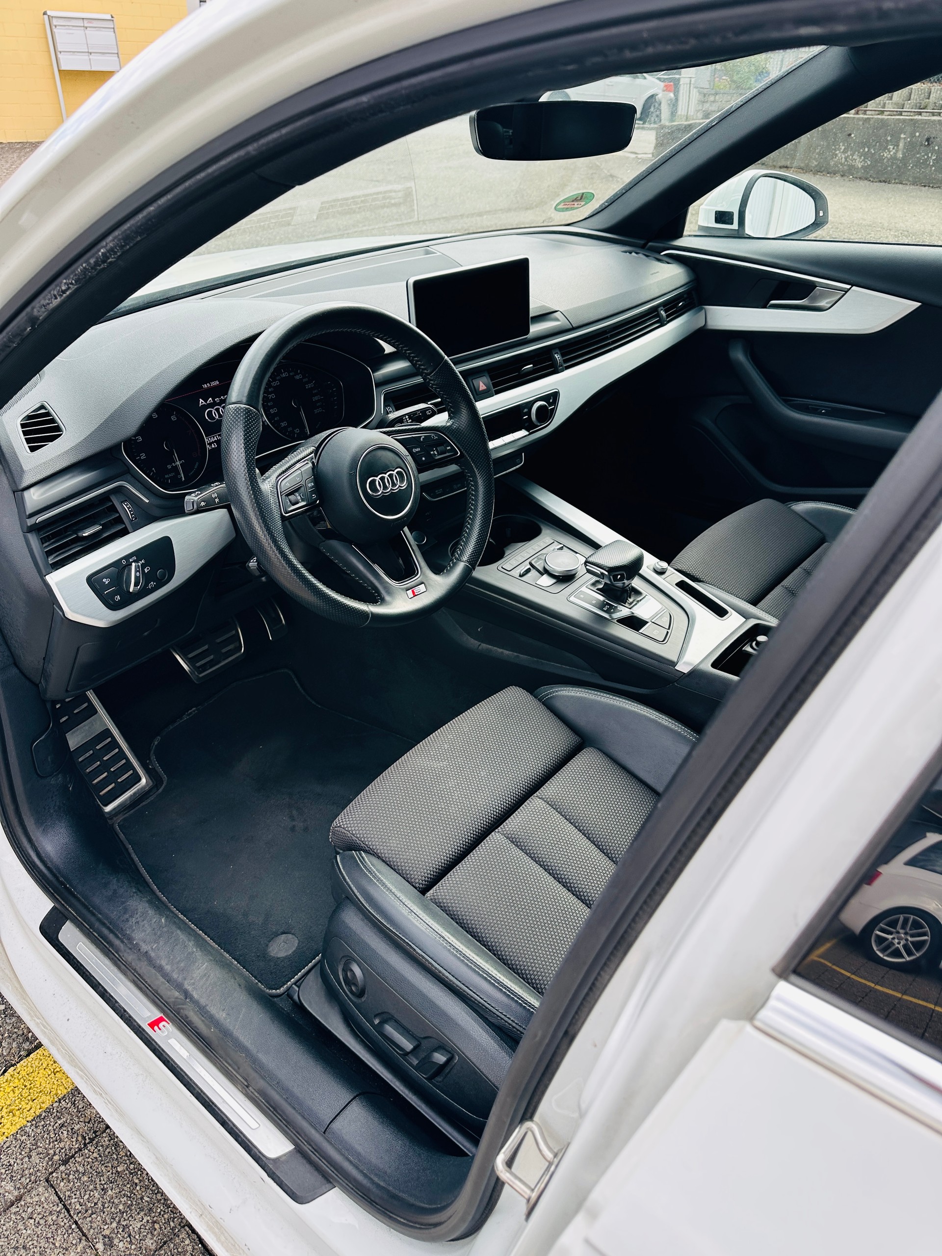 AUDI A4 Avant 2.0 TFSI g-tron Sport S-tronic-image-10