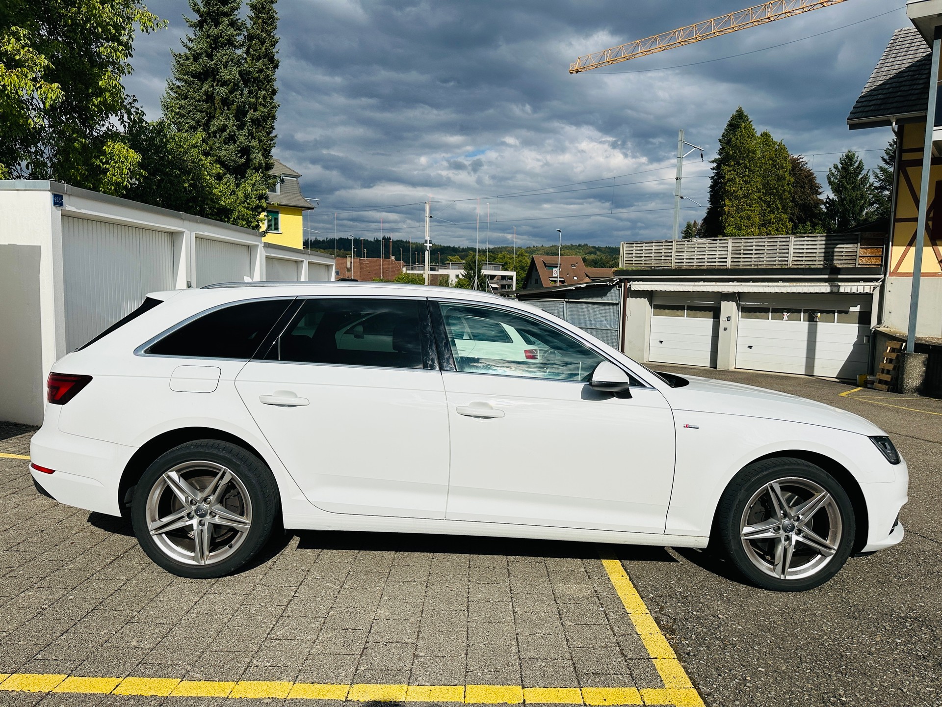 AUDI A4 Avant 2.0 TFSI g-tron Sport S-tronic-image-2