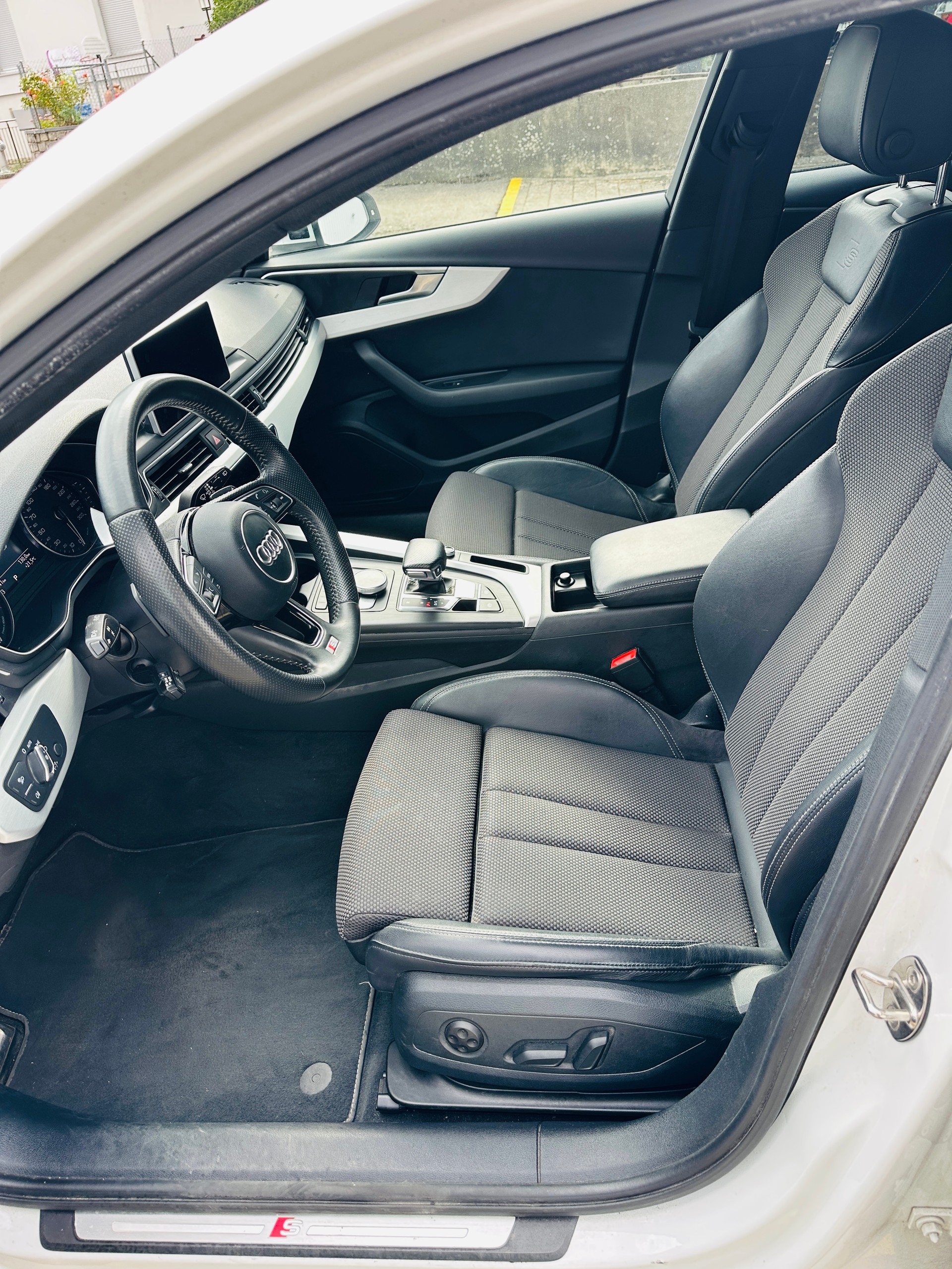 AUDI A4 Avant 2.0 TFSI g-tron Sport S-tronic-image-9