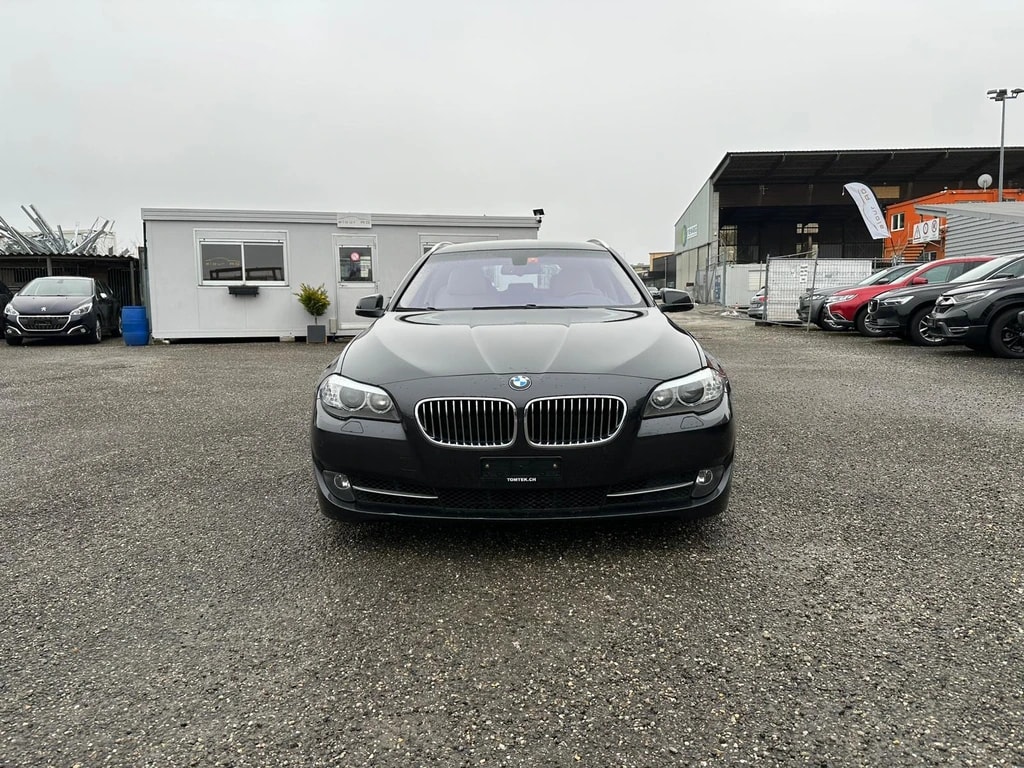 BMW 528i xDrive Touring Steptronic-image-1