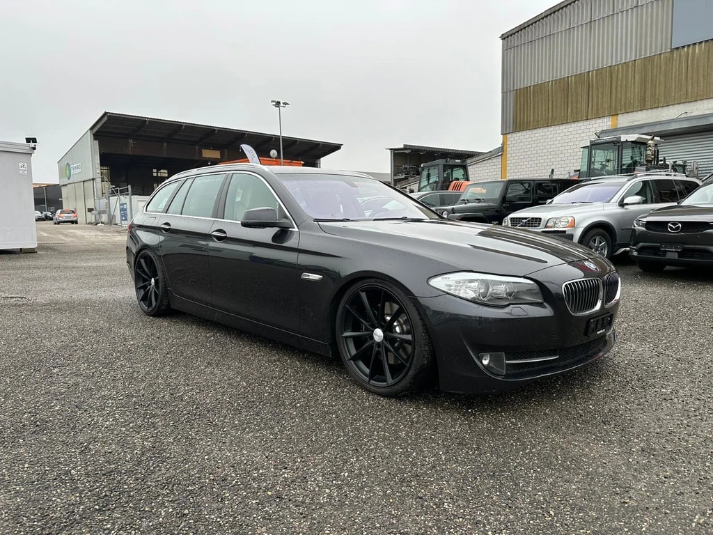 BMW 528i xDrive Touring Steptronic-image-0